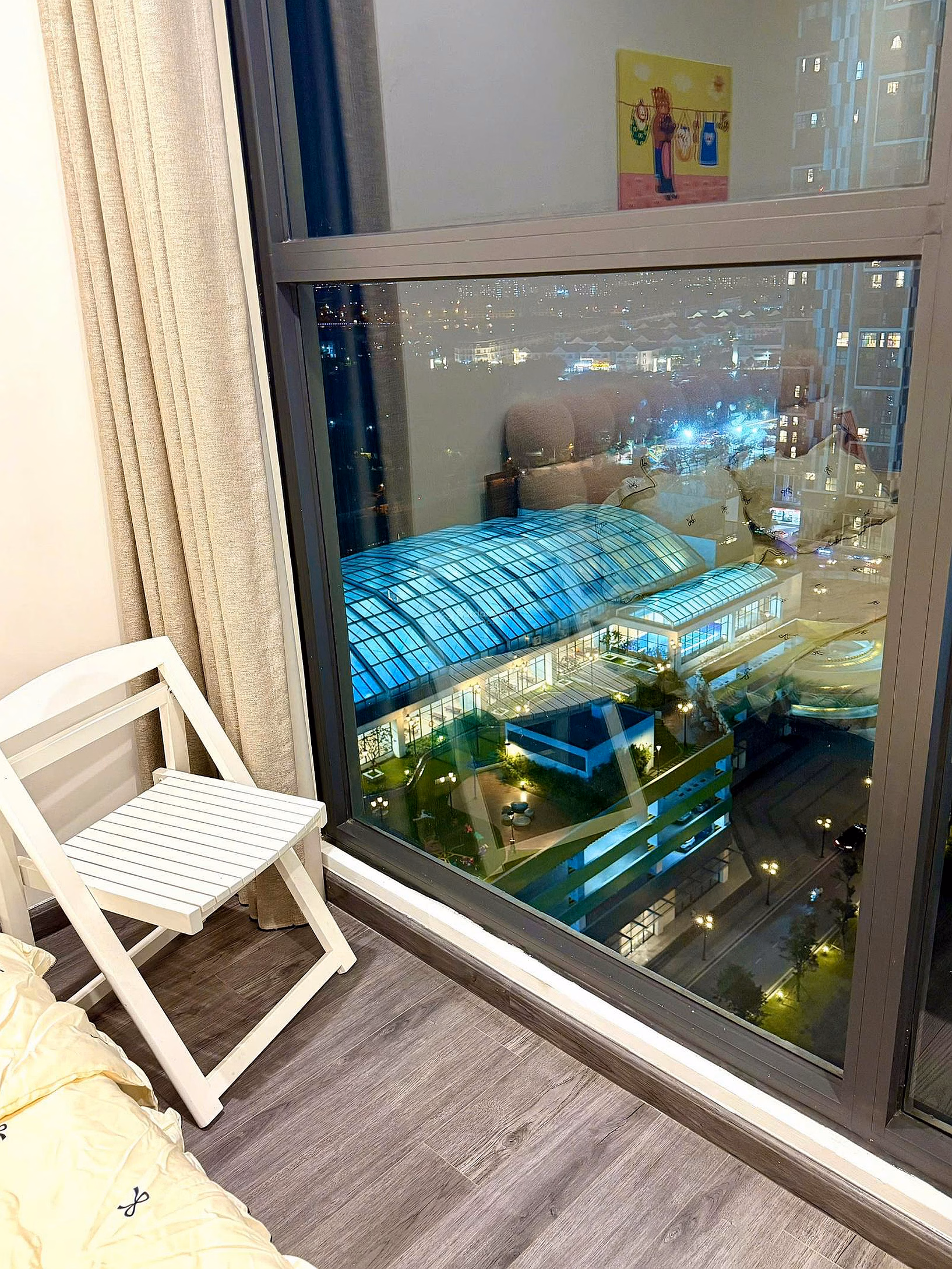 Good prices for good customers! Only 3.18 billion to own a 1-bedroom apartment R1.05; The balcony is cool, full of good clothes