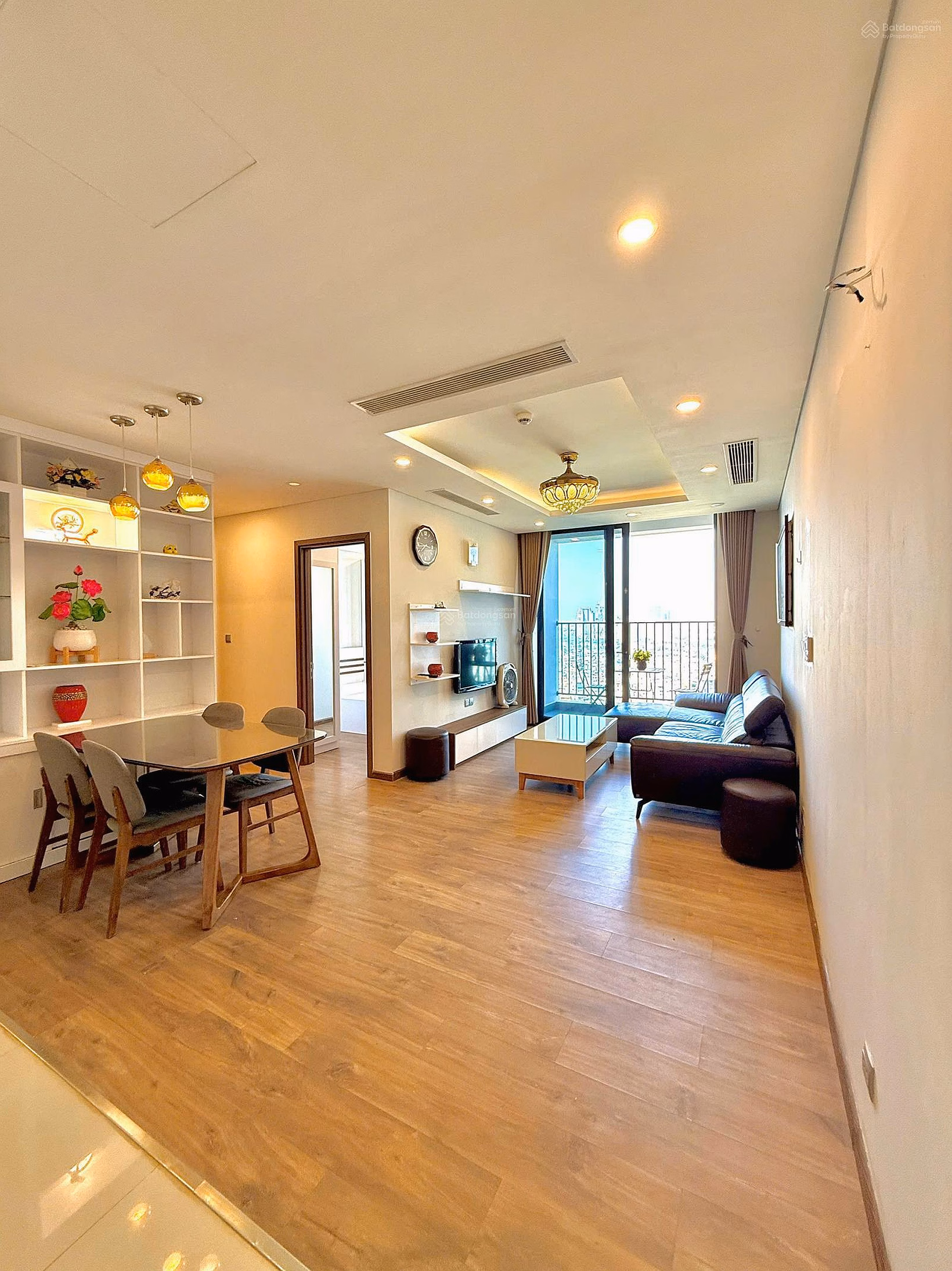 Relocating abroad, need to sell quickly apartment N01T4 Ngoai Giao Doan - Direct view of the Lake