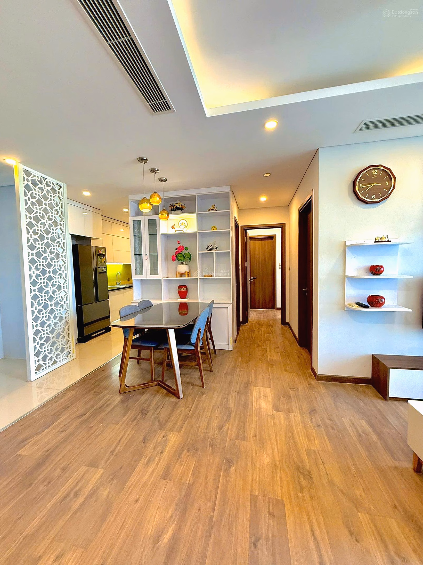 Relocating abroad, need to sell quickly apartment N01T4 Ngoai Giao Doan - Direct view of the Lake