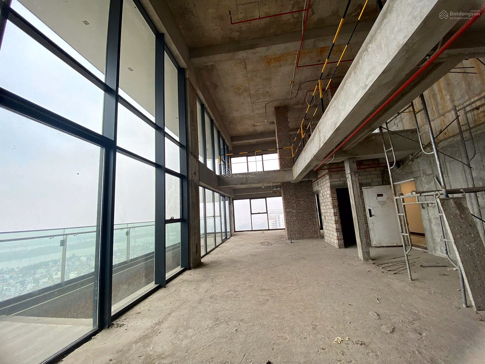Only 1 most beautiful Penthouse in Tay Ho, 495m2, full view of the Red River and West Lake, priced at just over 131 million/m2