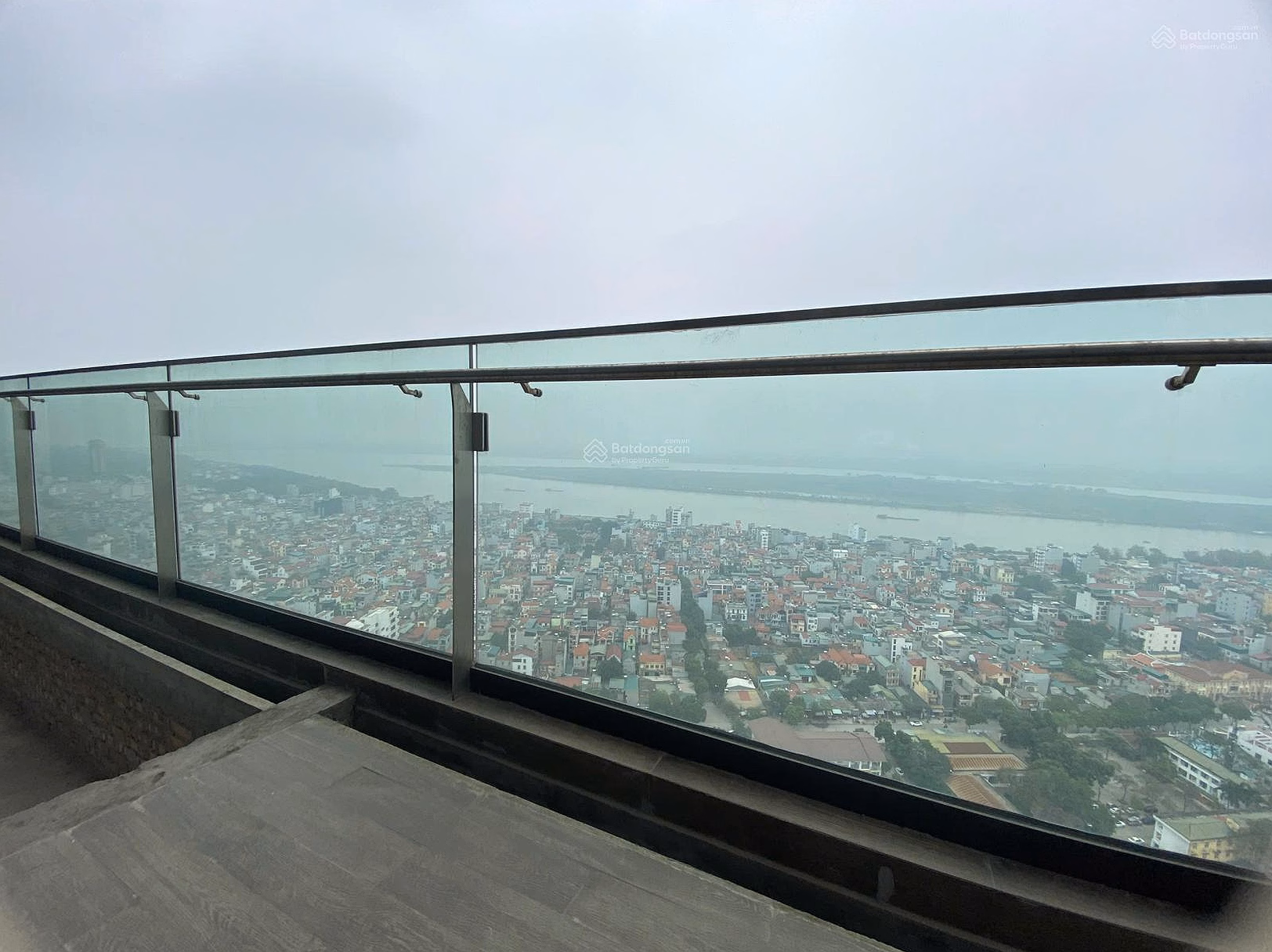 Only 1 most beautiful Penthouse in Tay Ho, 495m2, full view of the Red River and West Lake, priced at just over 131 million/m2