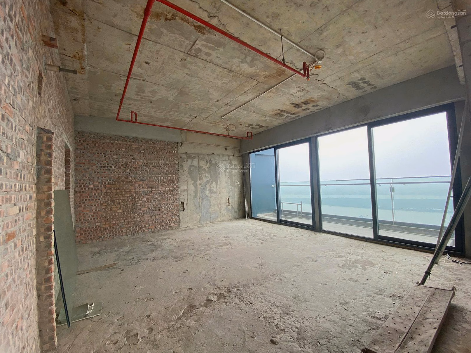 Only 1 most beautiful Penthouse in Tay Ho, 495m2, full view of the Red River and West Lake, priced at just over 131 million/m2