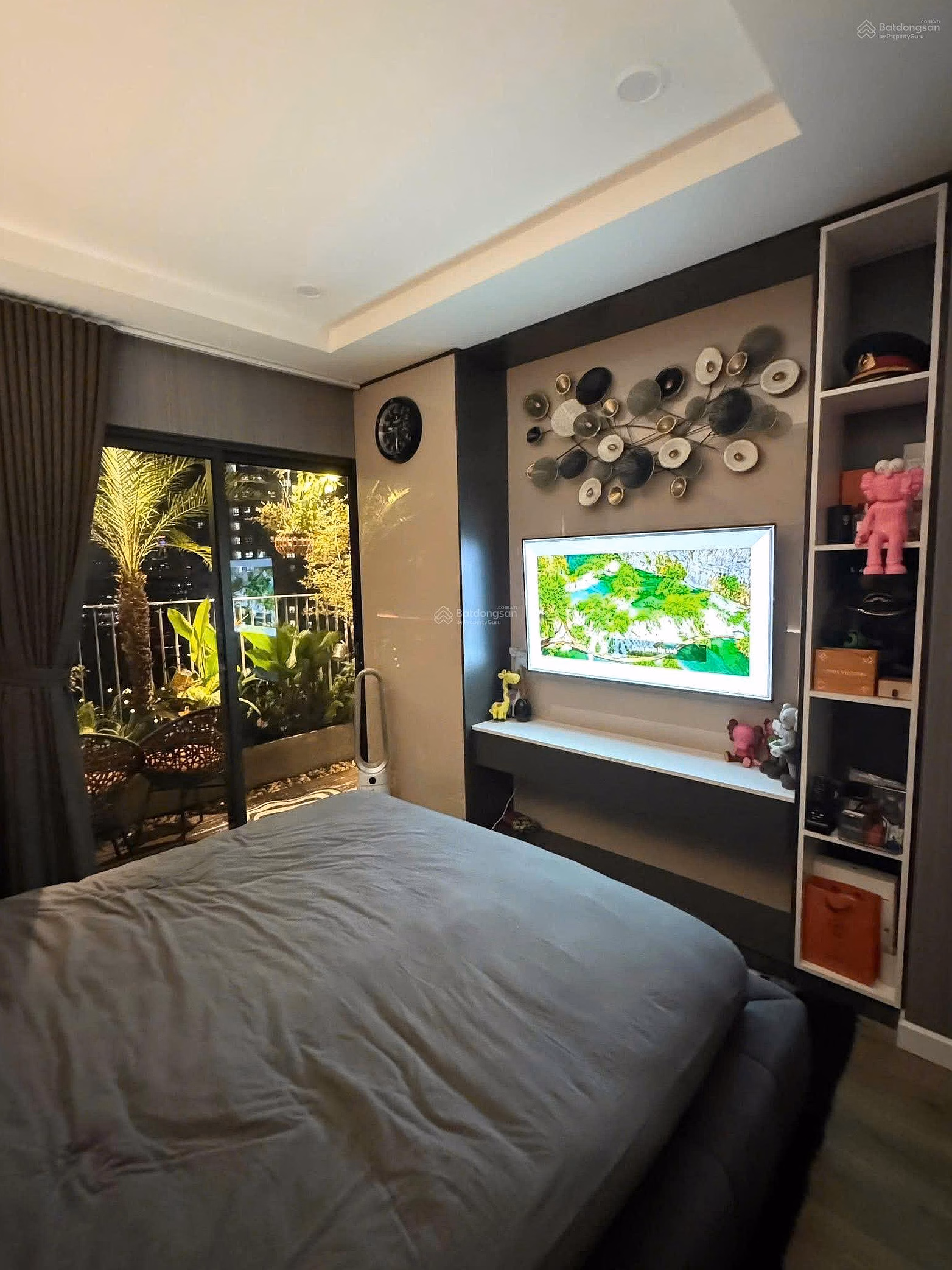 Hot.Hot Landlord offers to sell 4-bedroom apartment with area 142m2 View Lake, Park at SKY Lake Apartment Cau Giay Hanoi