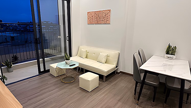 Quick rental 3-bedroom apartment on the middle floor, code W.04, fully furnished, beautiful furniture, just bring your suitcase to move in