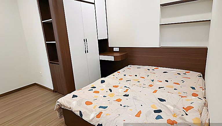 Quick rental 3-bedroom apartment on the middle floor, code W.04, fully furnished, beautiful furniture, just bring your suitcase to move in