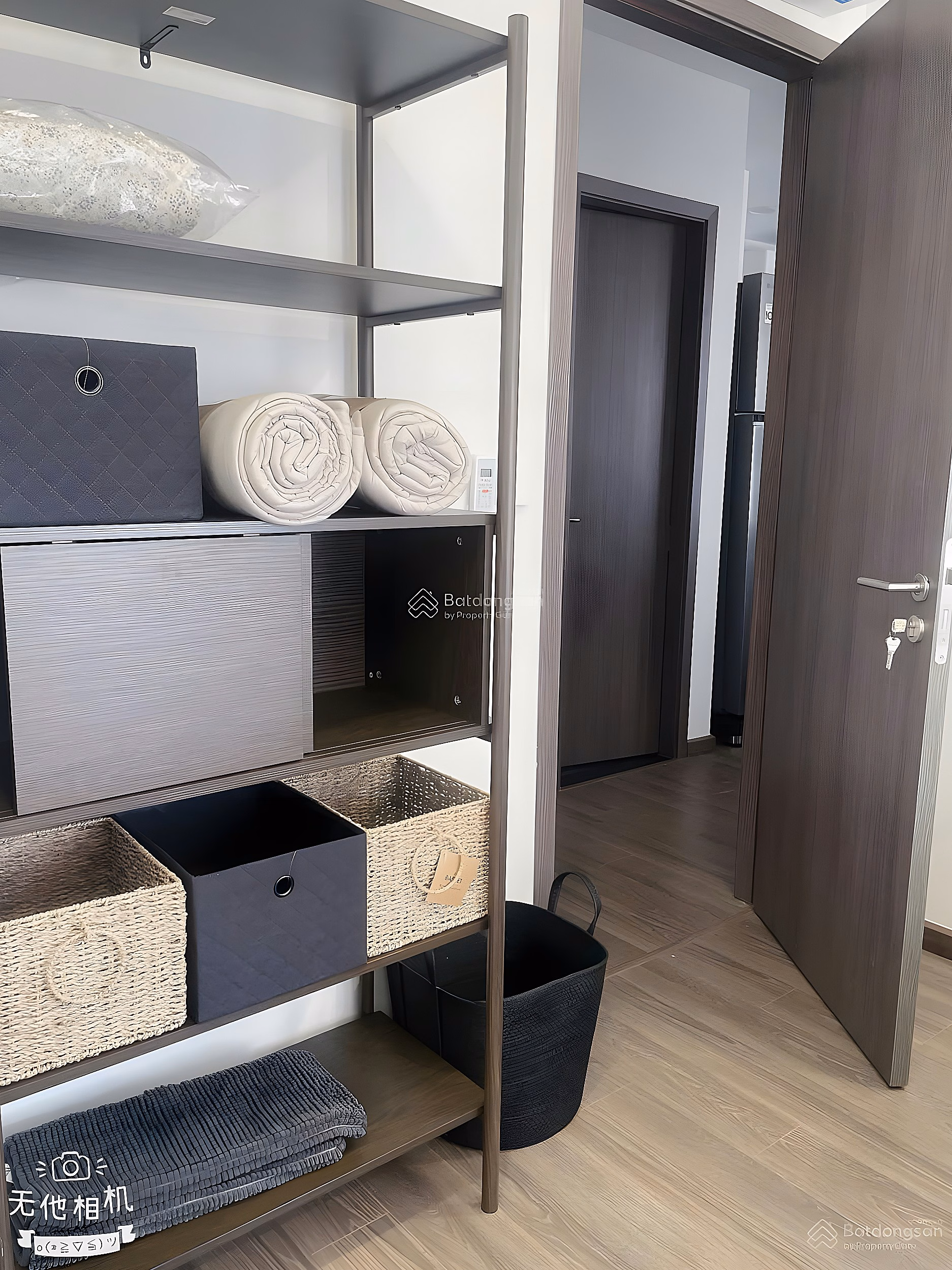 Quick rental 3-bedroom apartment on the middle floor, code W.04, fully furnished, beautiful furniture, just bring your suitcase to move in
