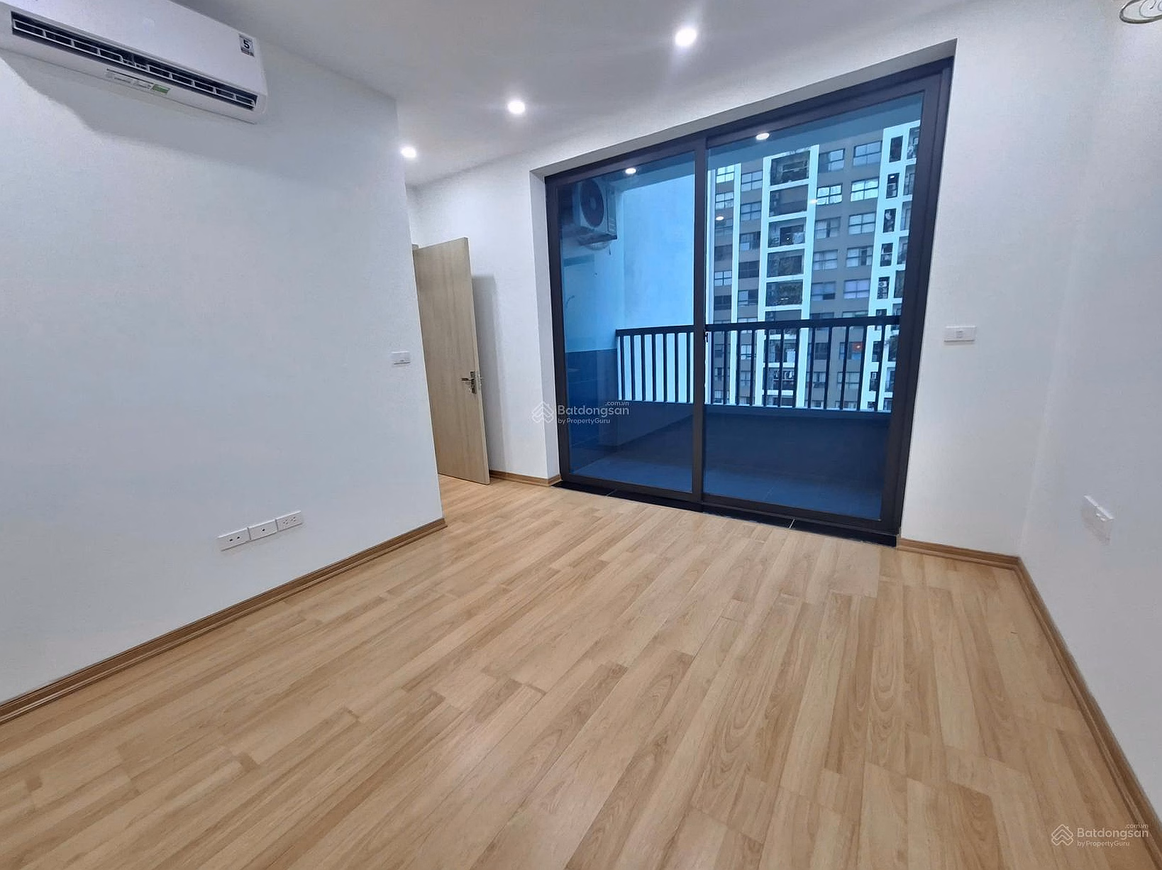 Apartment for sale A2 Kim Giang, 5.7 billion, 69.18m2, 3 bedrooms, 2 bathrooms, fully furnished