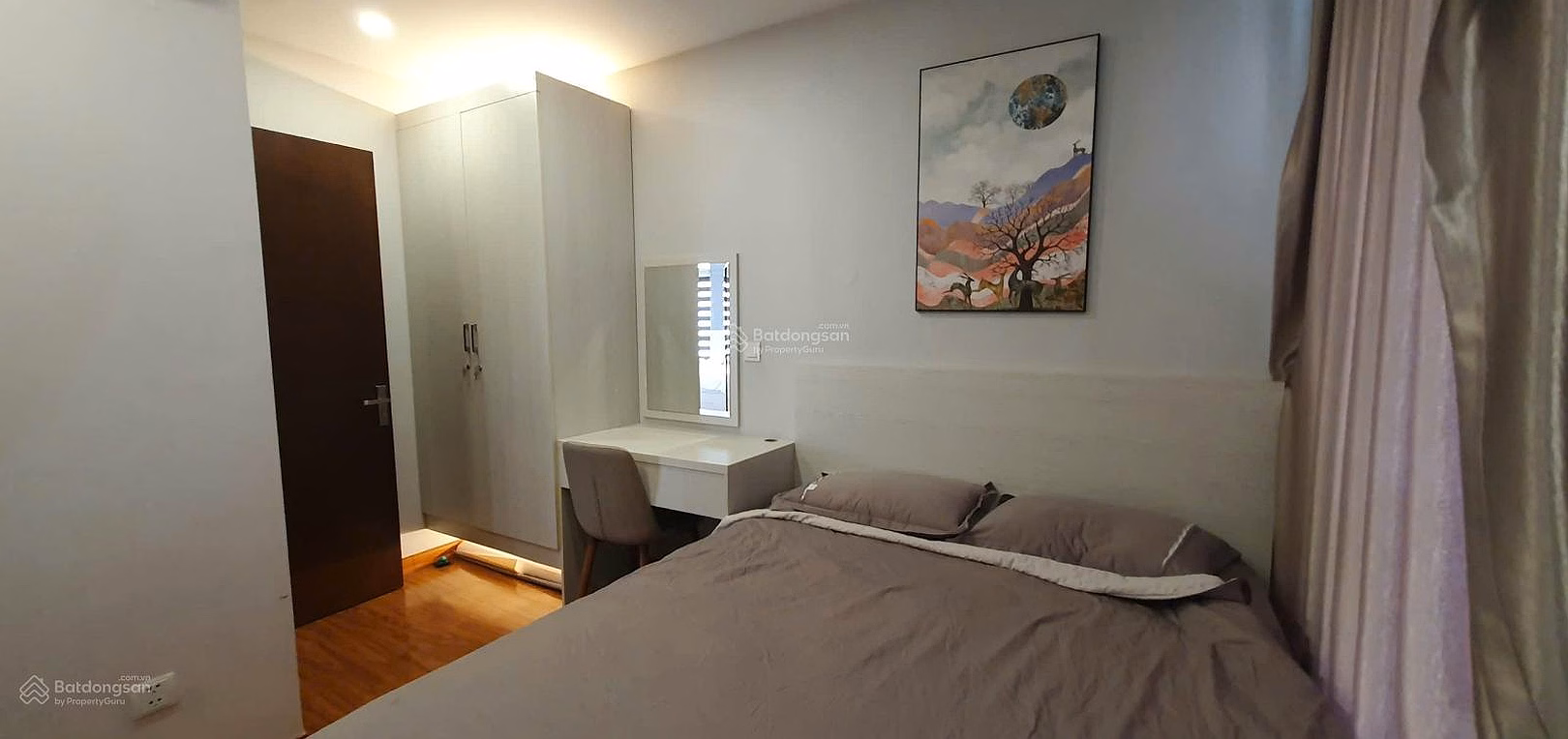 Korean owner needs to sell urgently Project: The Sun Me Tri, Area 99M2 TK 3 bedrooms 2 with full furniture middle floor Price 90 million/m2