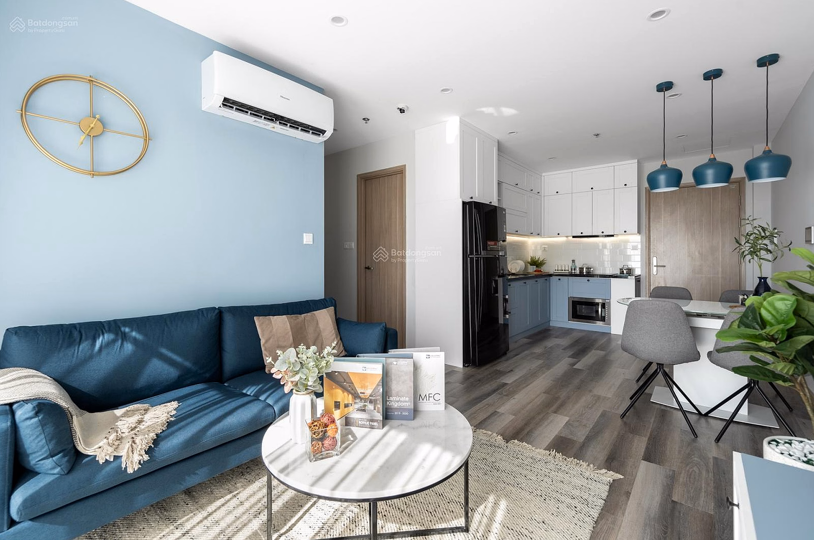 My family sells 2 bedrooms, 2 bathrooms at The Tonkin, facing Northeast, ready book, fully furnished, 6 billion