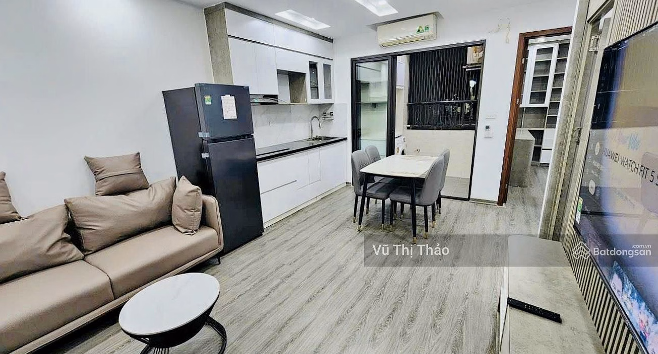 The owner sells a communal house at Chua Lang, Nguyen Chi Thanh, 62m2, corner lot, off-street, red book available.