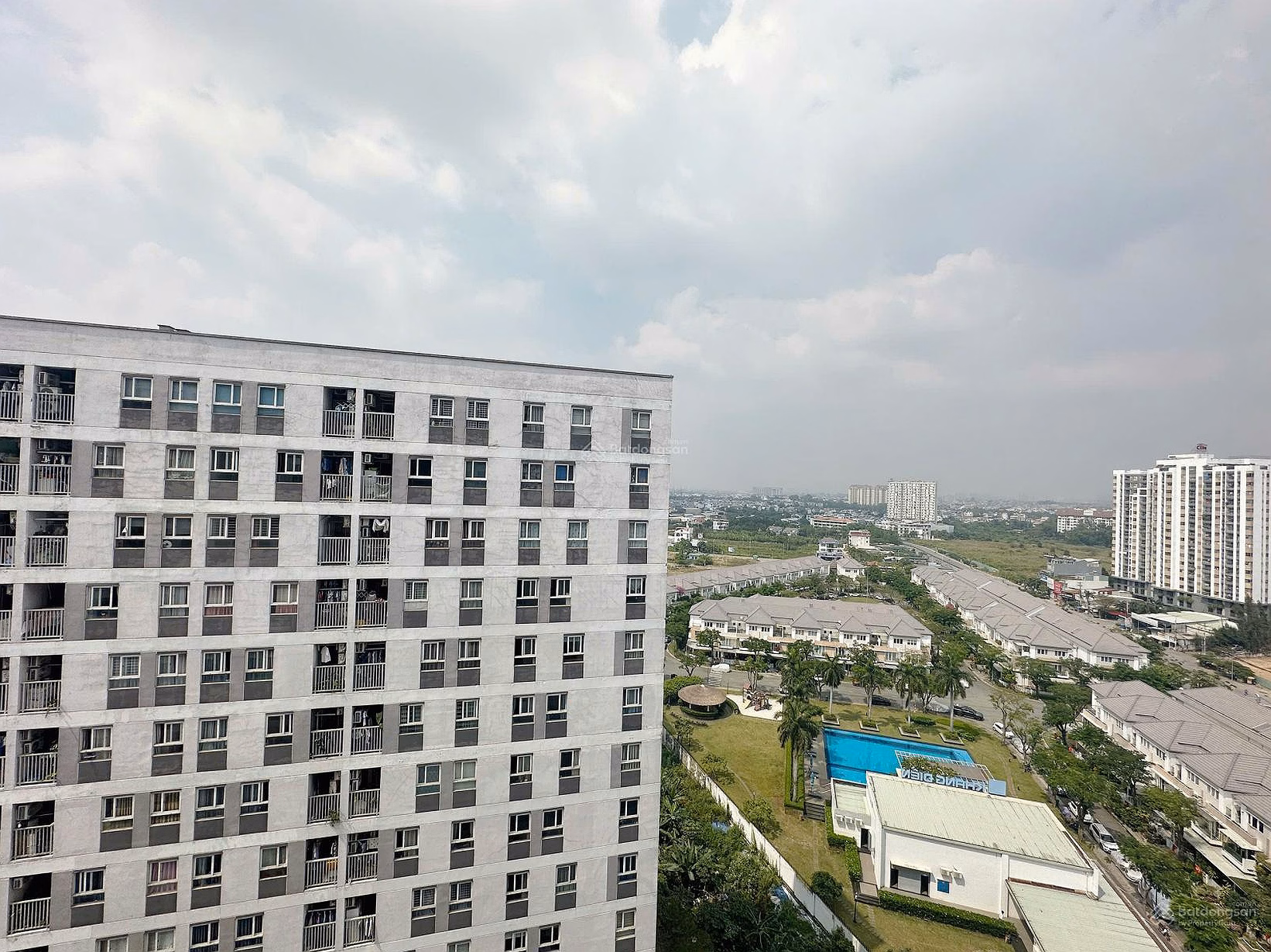 Sky 9 urgently sells 2 bedroom 2 bathroom apartment, has the best price book on the market 3,250 billion (Bank support)
