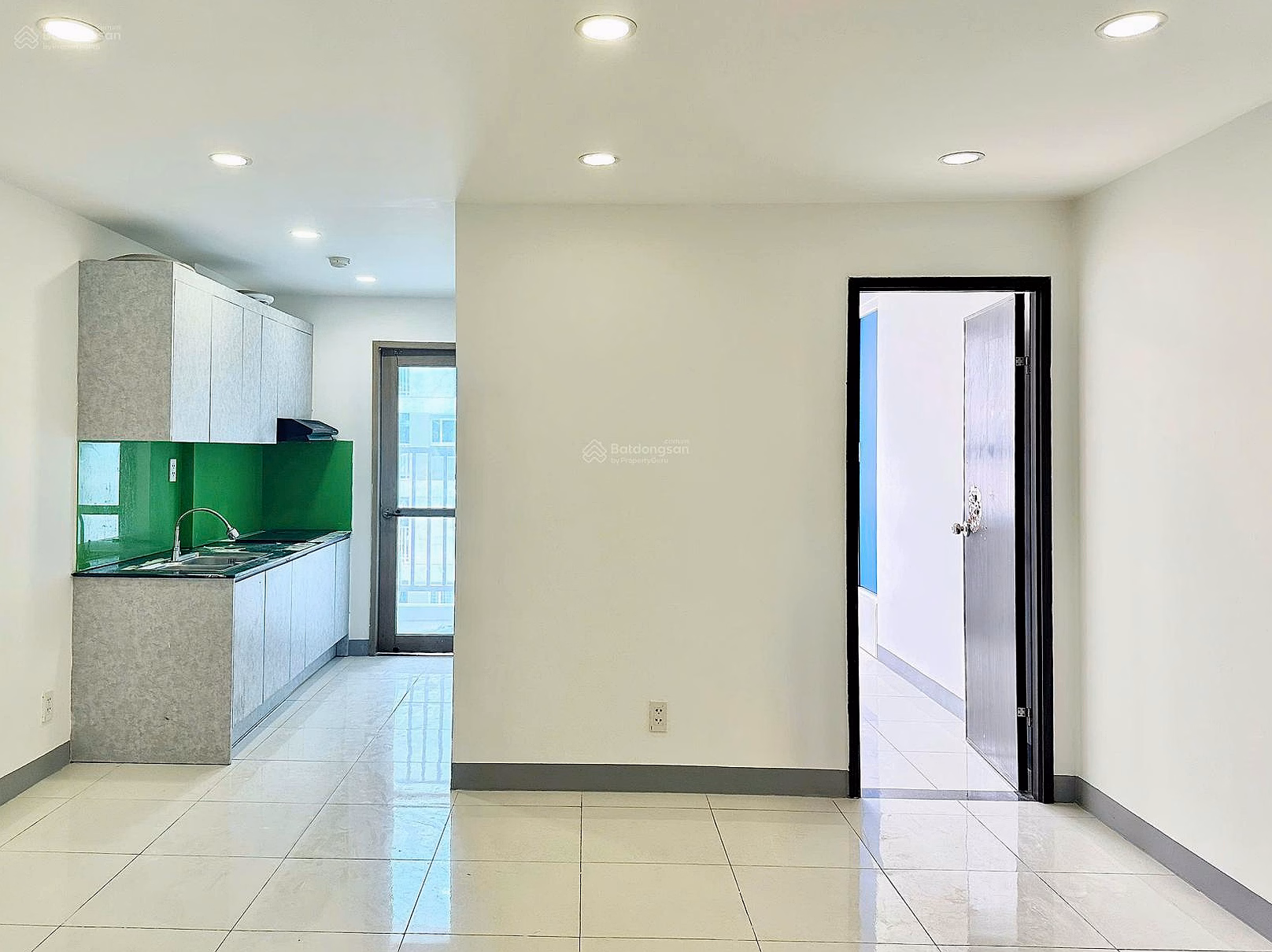 Sky 9 urgently sells 2 bedroom 2 bathroom apartment, has the best price book on the market 3,250 billion (Bank support)