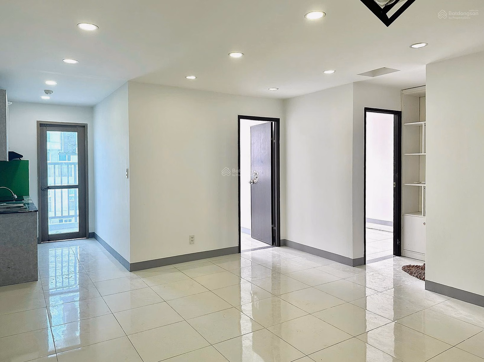 Sky 9 urgently sells 2 bedroom 2 bathroom apartment, has the best price book on the market 3,250 billion (Bank support)