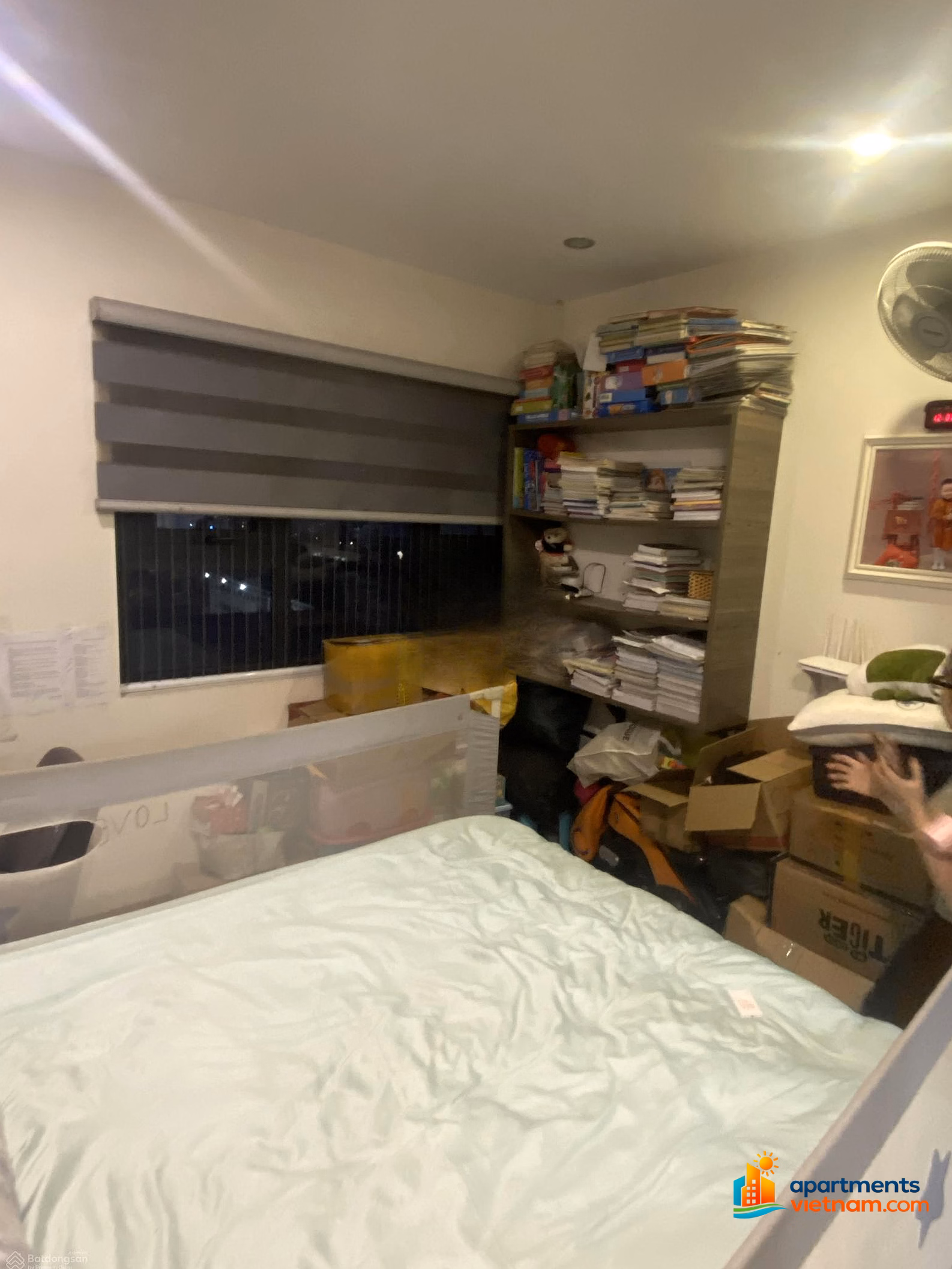 The owner sends a fully furnished 3-bedroom apartment for rent. Chill, most airy GoldSeason for Vietnamese families to settle down