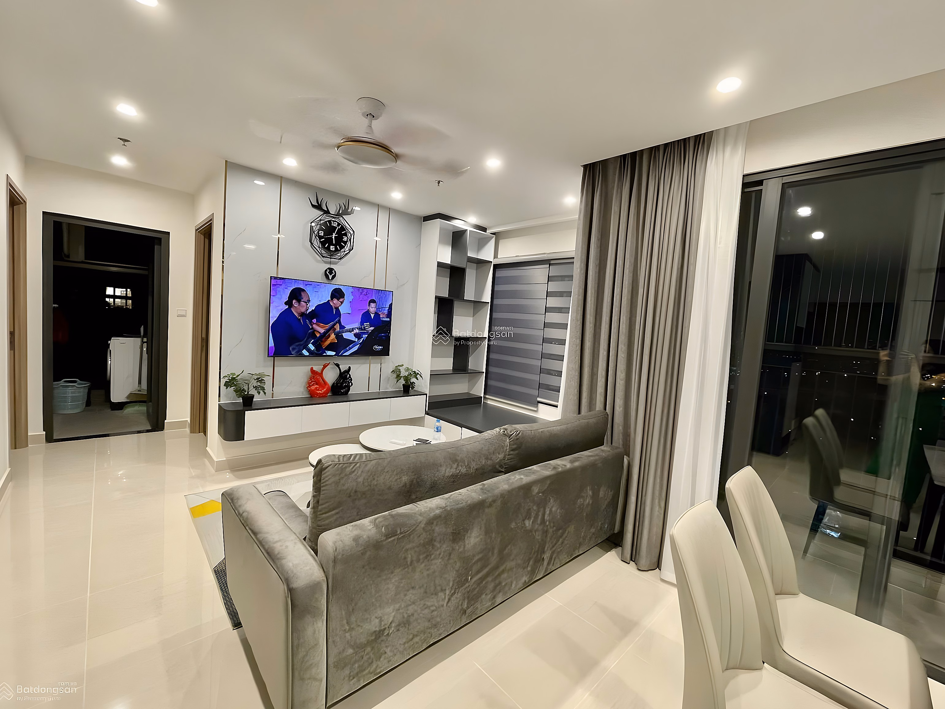 Apartment for sale at Oriental Plaza 685 Au Co, good price for only 2 billion units, area 77m2 - 2 bedrooms - 2 bathrooms - Red book ready