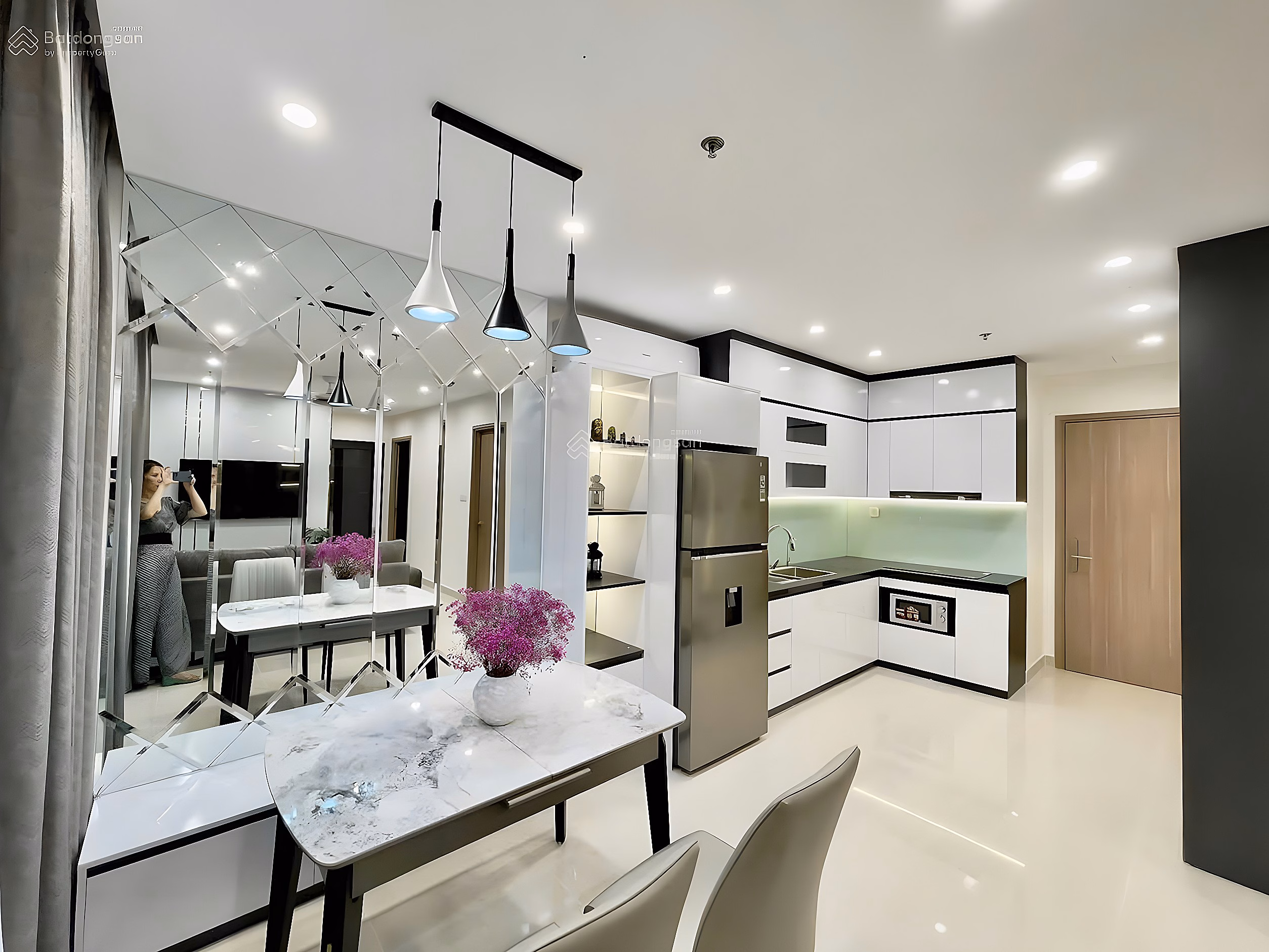 Apartment for sale at Oriental Plaza 685 Au Co, good price for only 2 billion units, area 77m2 - 2 bedrooms - 2 bathrooms - Red book ready