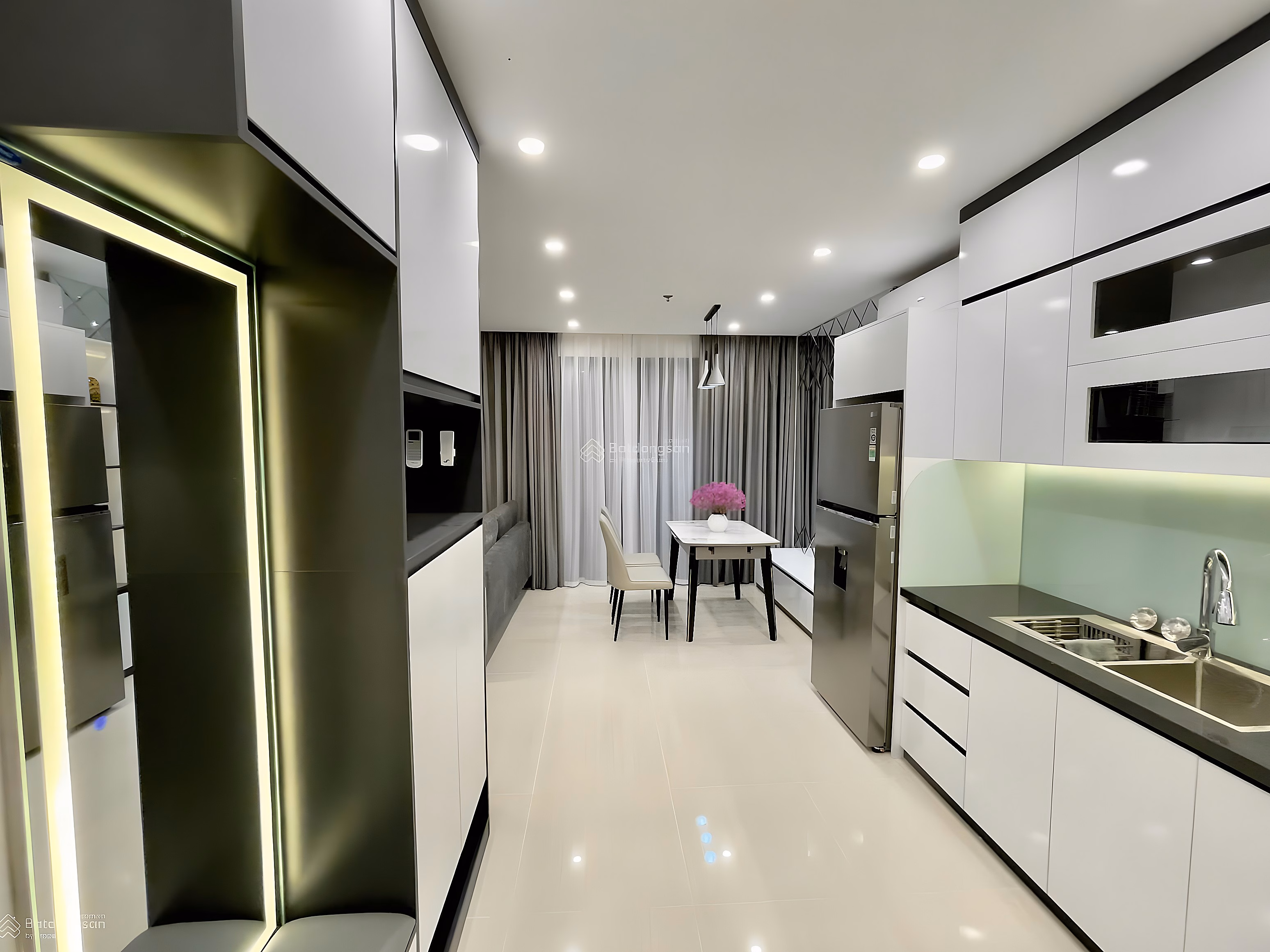 Apartment for sale at Oriental Plaza 685 Au Co, good price for only 2 billion units, area 77m2 - 2 bedrooms - 2 bathrooms - Red book ready