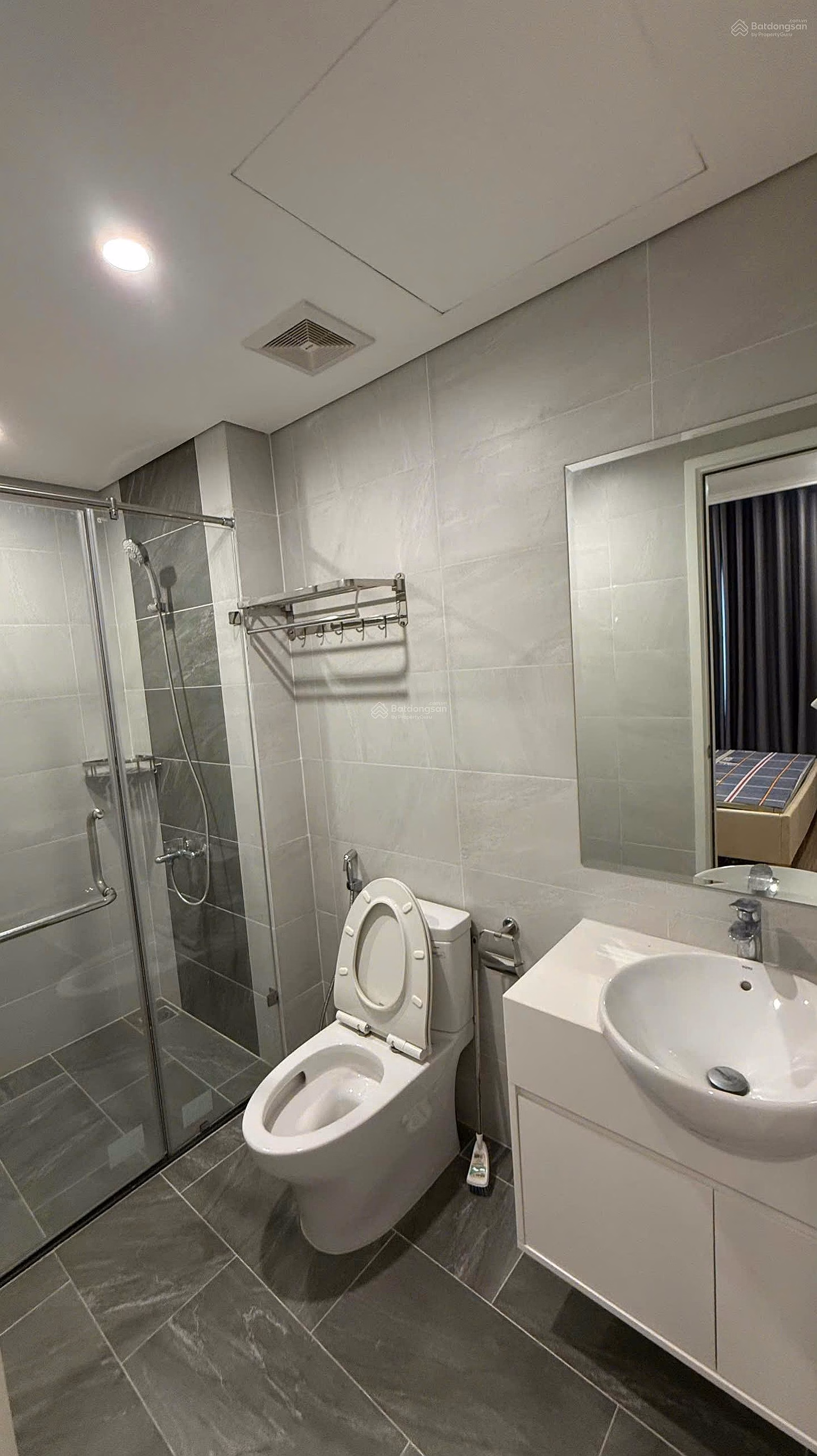 Selling 2 bedroom, 2 bathroom apartment at Vinhomes Smart City, good price 5.2 billion, 63.3m2