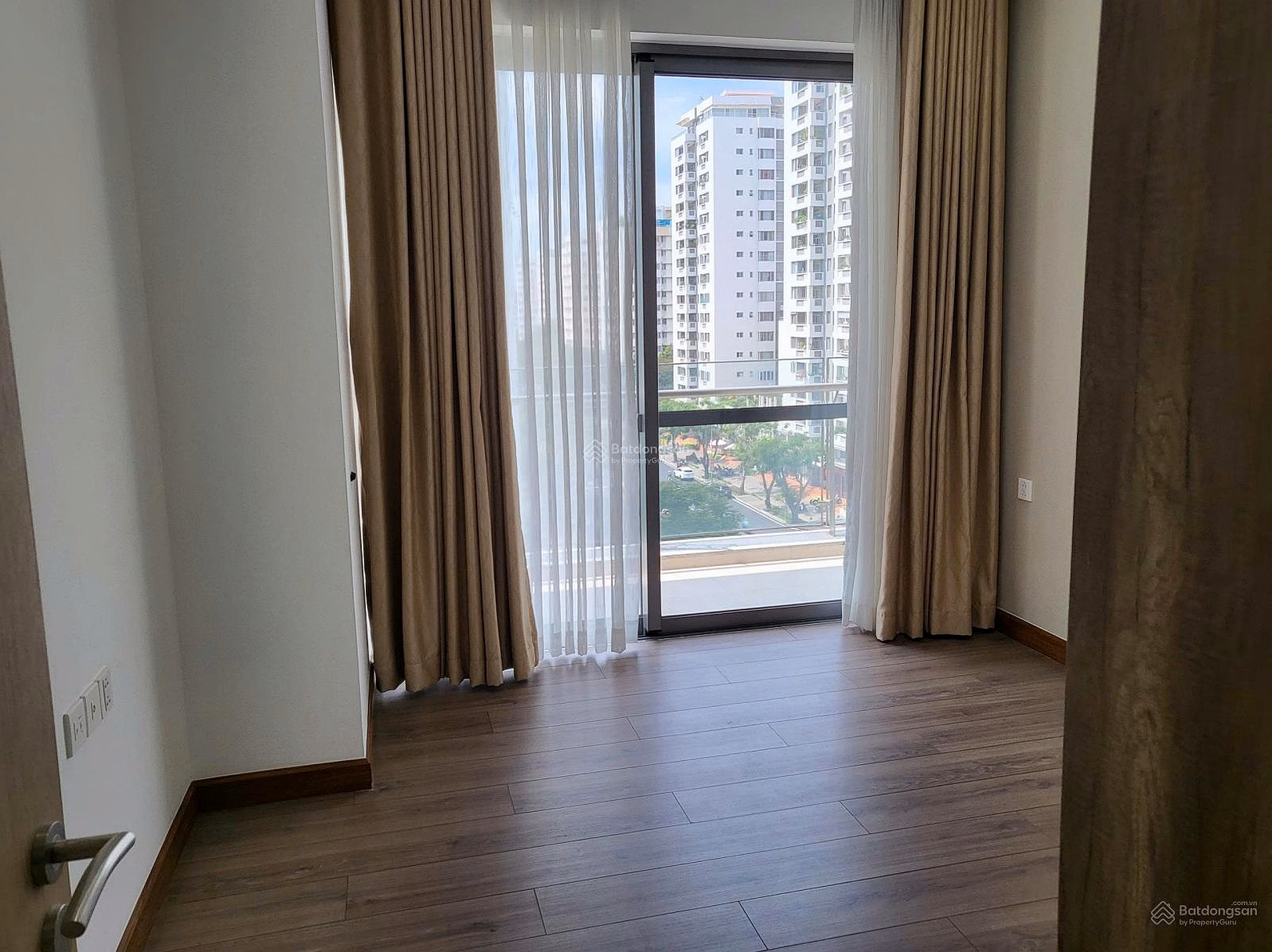 URGENT. Owner wants to sell urgently within the month 3 bedroom apartment - 133m2 Riverpark Premier, price reduced to 16.9 billion