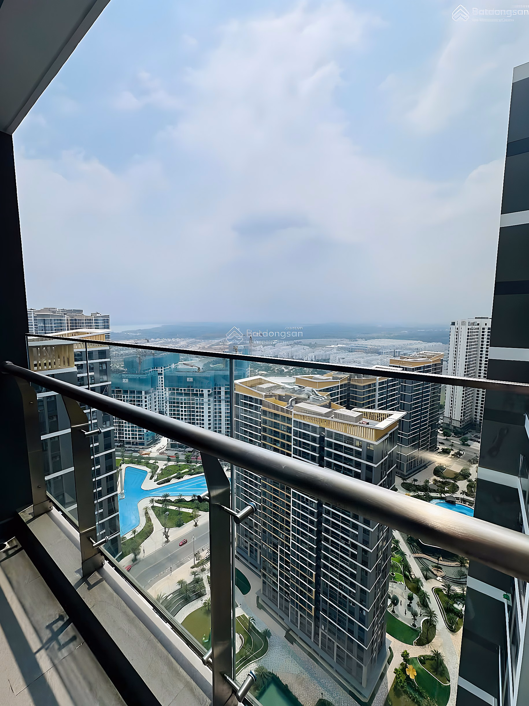 Owner sends 2 bedroom fund for sale for just over 2.7 billion including fees, 46 million/m2 at Vinhomes Grand Park - cheapest price on the market