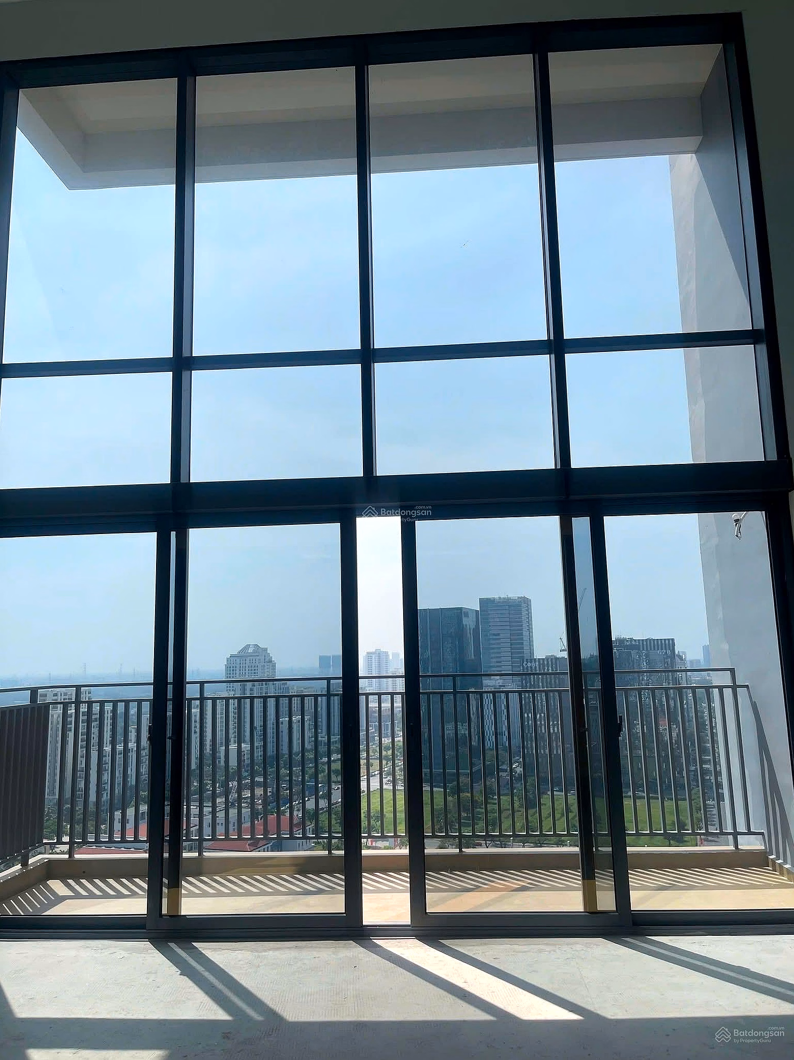 Owner urgently sells super Penthouse The Riviera Point district with river view and panoramic view of Phu My Hung