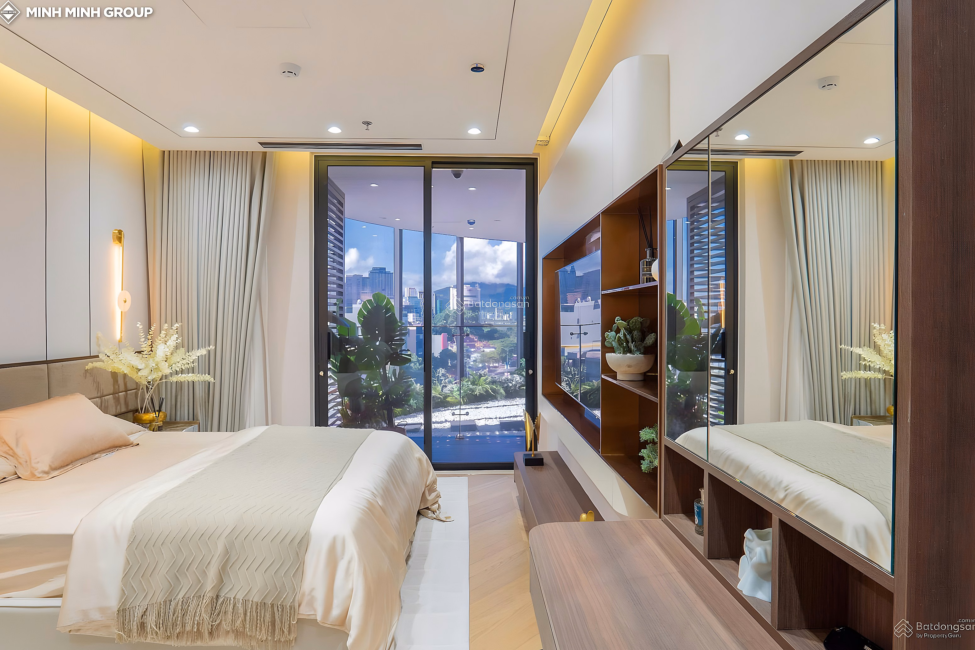 5-star luxury apartment right at Dragon Bridge - balcony with beautiful fireworks view and sea view