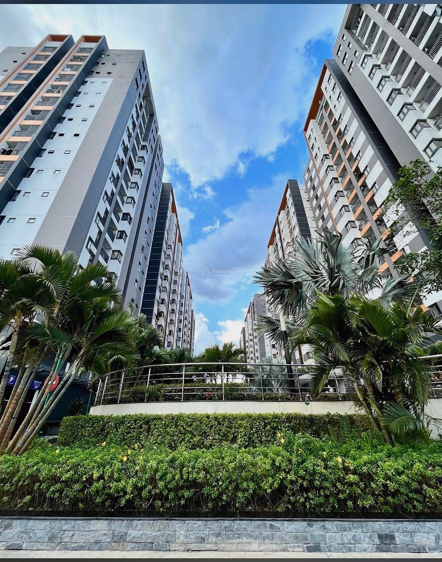 CORNER APARTMENT FOR SALE - HIM LAM PHU AN 69M 2BRs 2WCS FULLY FURNISHED PRICE ONLY 4.29 BILLION