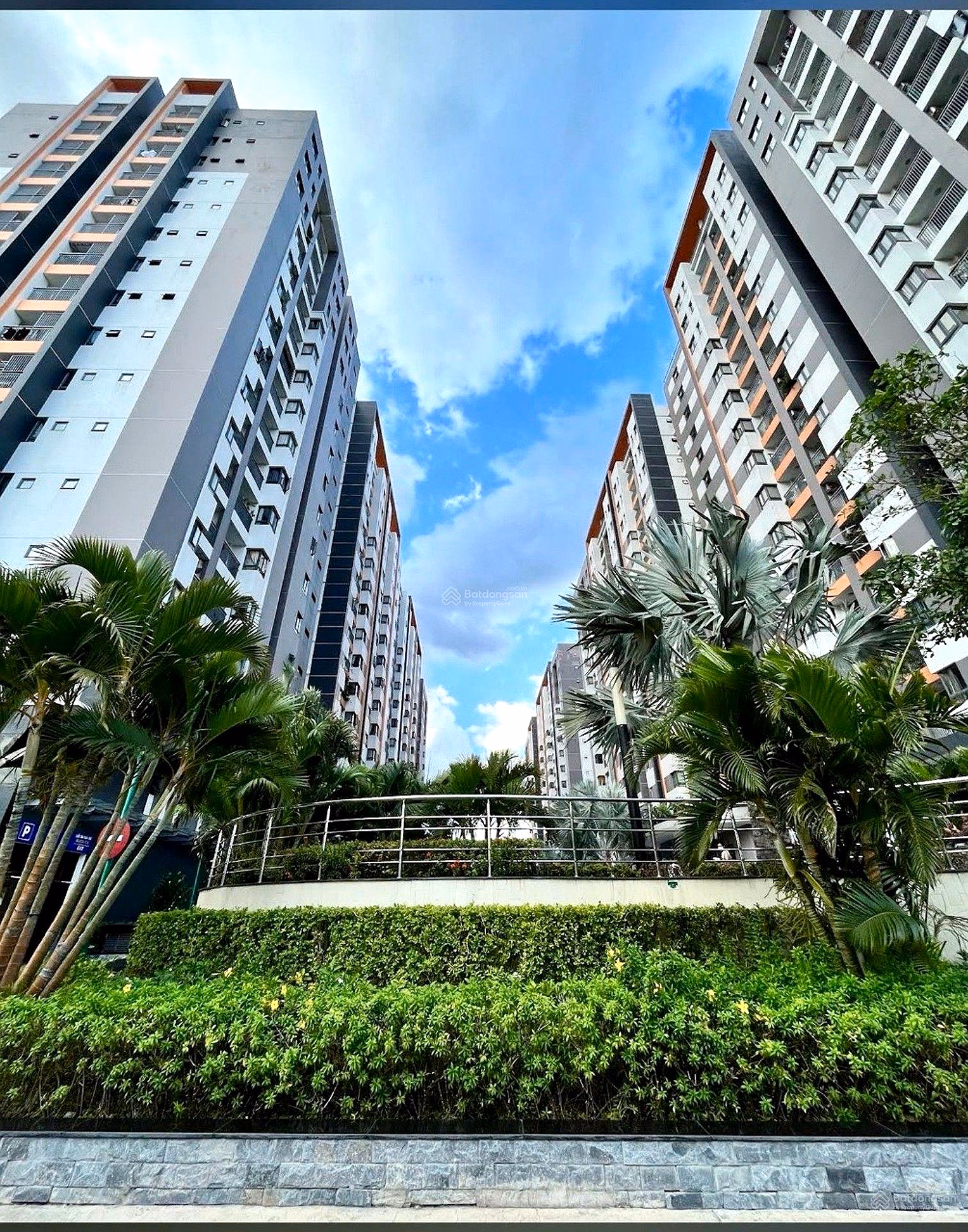 CORNER APARTMENT FOR SALE - HIM LAM PHU AN 69M 2BRs 2WCS FULLY FURNISHED PRICE ONLY 4.29 BILLION