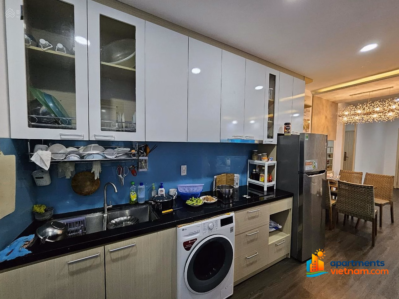 Booking Shopping cart for rent at good prices Muong Thanh Khanh Hoa 04 Tran Phu - clean interior