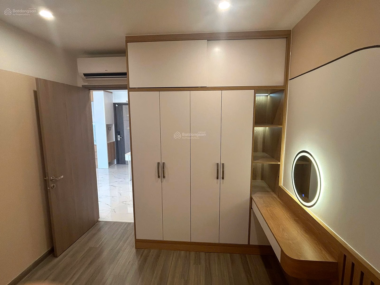 Homeowner needs to sell urgently 1 bedroom + Beverly Solari for only 2,750, give away wooden furniture