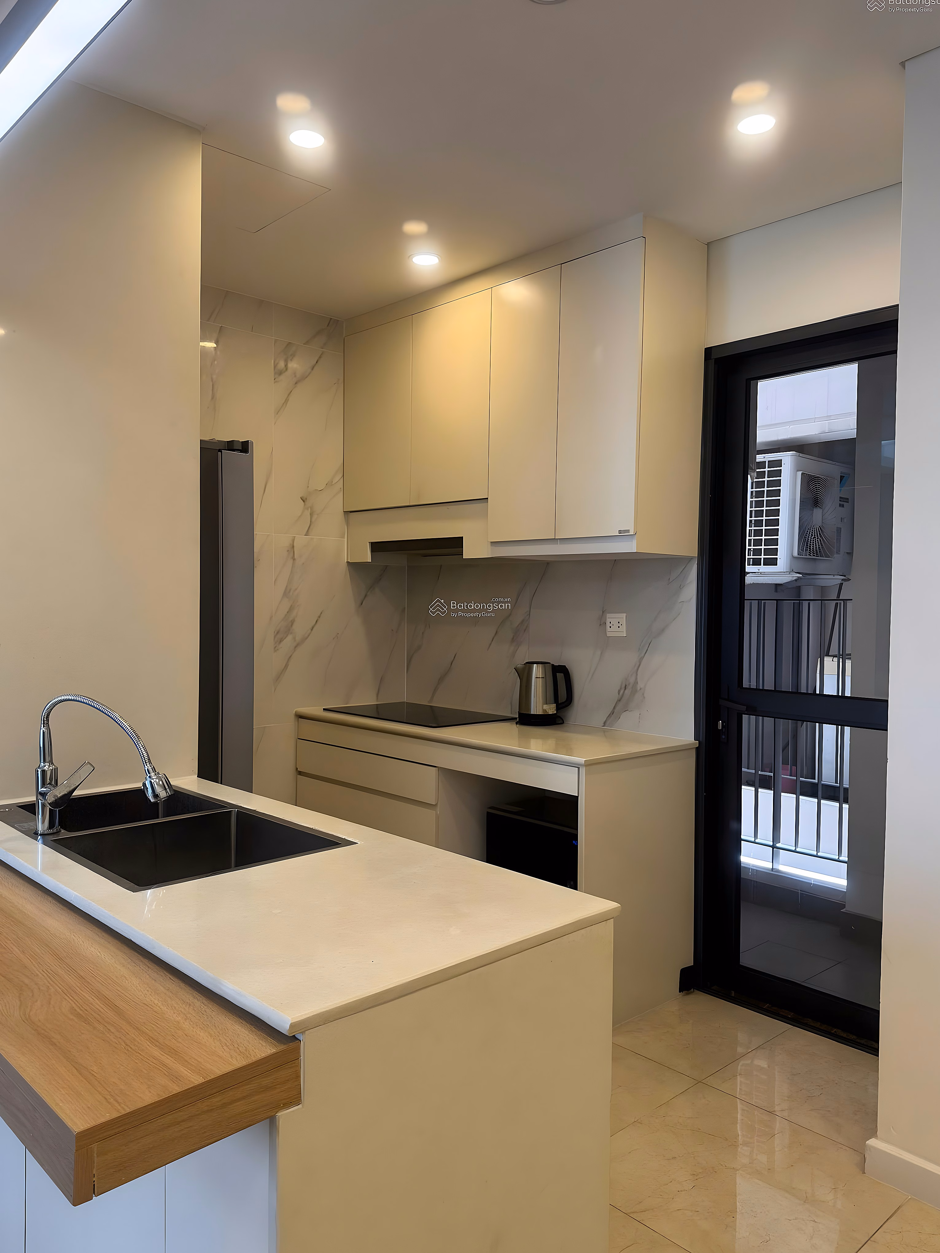Urgent sale of 3 bedroom corner apartment with full furniture in C1 D'Capitale building for only 10.5 billion including fees