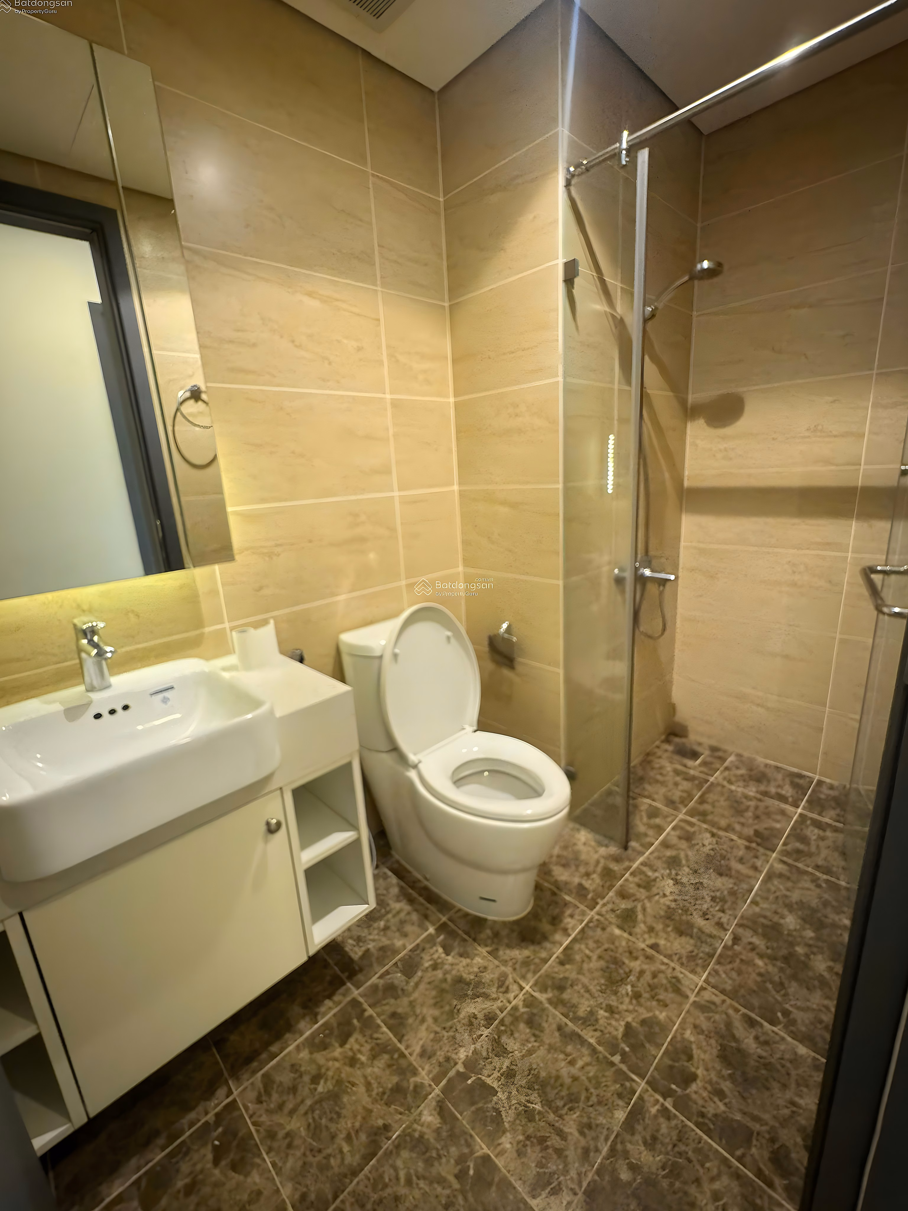 Urgent sale of 3 bedroom corner apartment with full furniture in C1 D'Capitale building for only 10.5 billion including fees