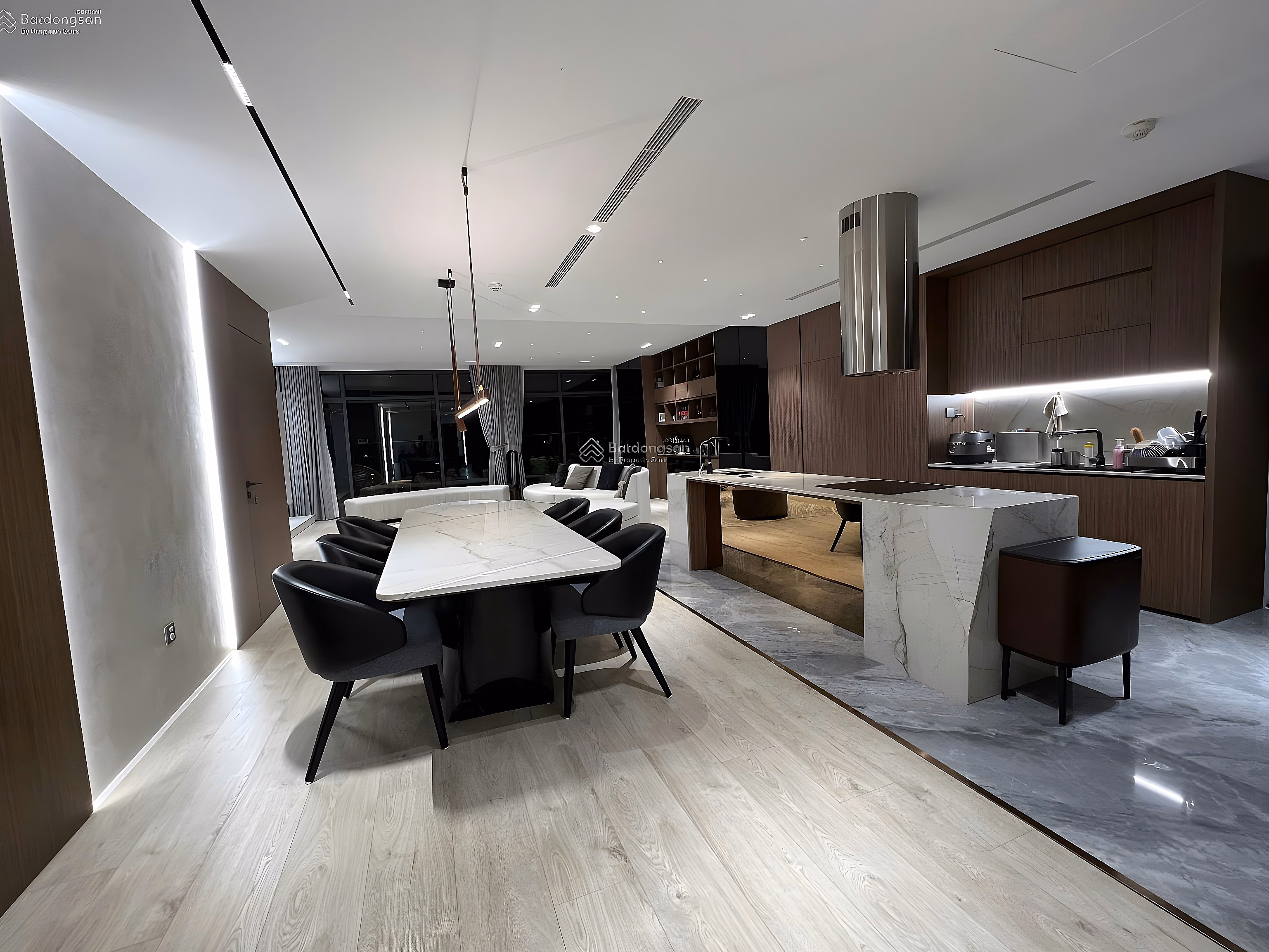Selling 4-bedroom apartment, 210m², priced at 17 billion, cool Southeast balcony, most beautiful axis in the building, Discovery