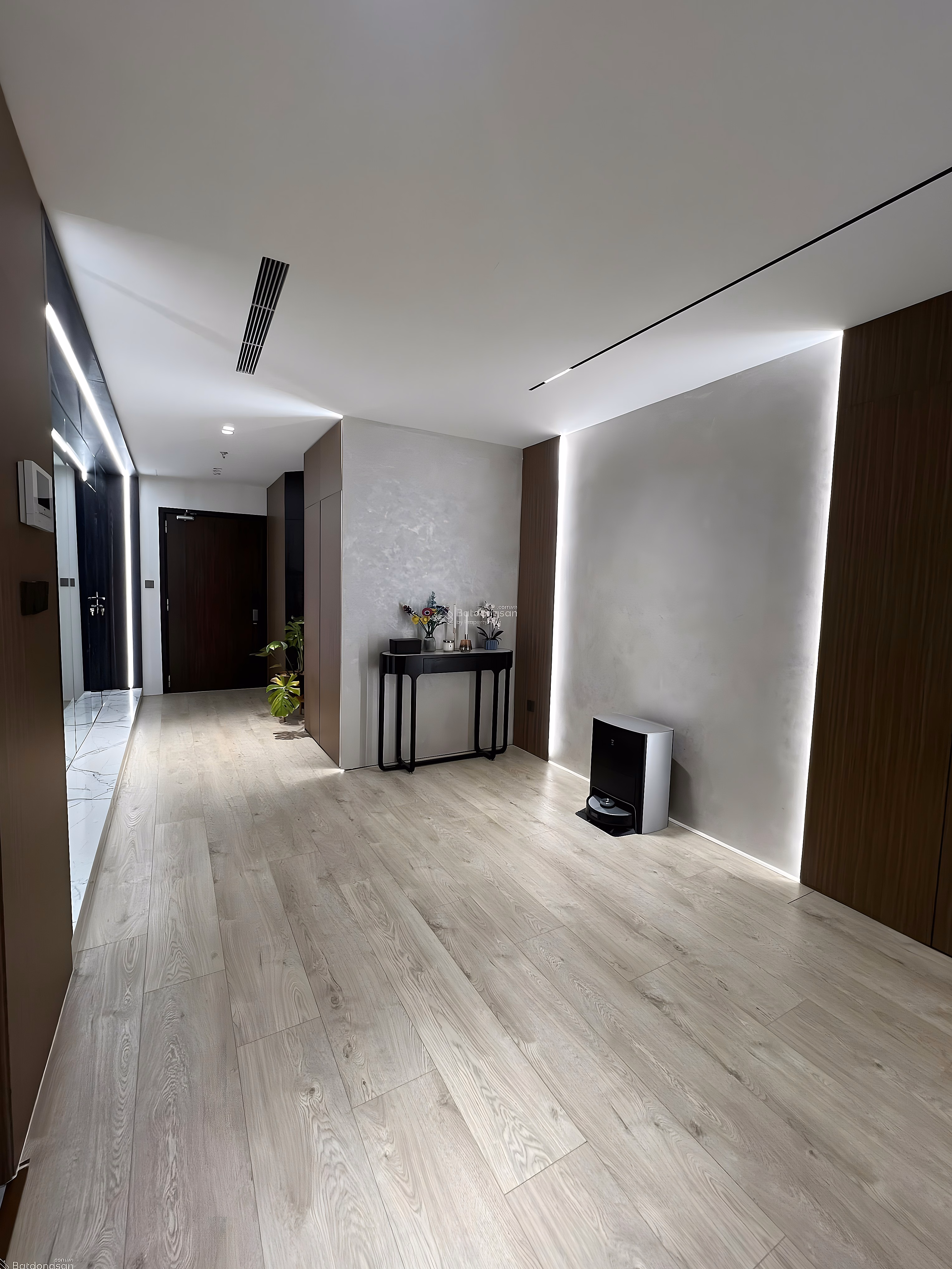 Selling 4-bedroom apartment, 210m², priced at 17 billion, cool Southeast balcony, most beautiful axis in the building, Discovery