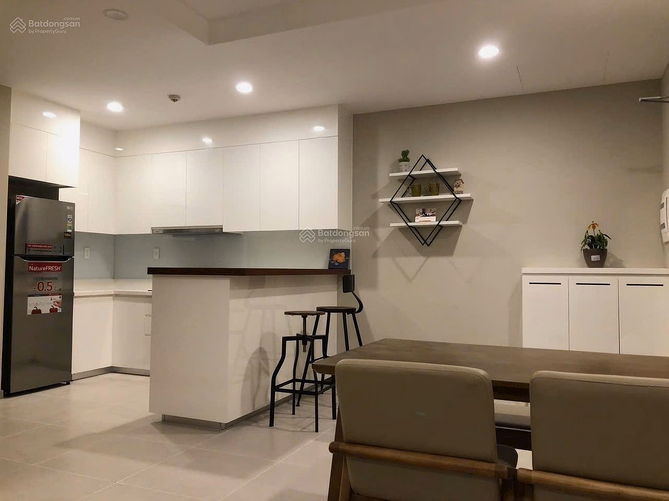 Selling Lu Gia Plaza apartment 100m2, 3 bedrooms, 2 bathrooms, balcony, corner apartment, main owner. Selling price: 6 billion with reduced price