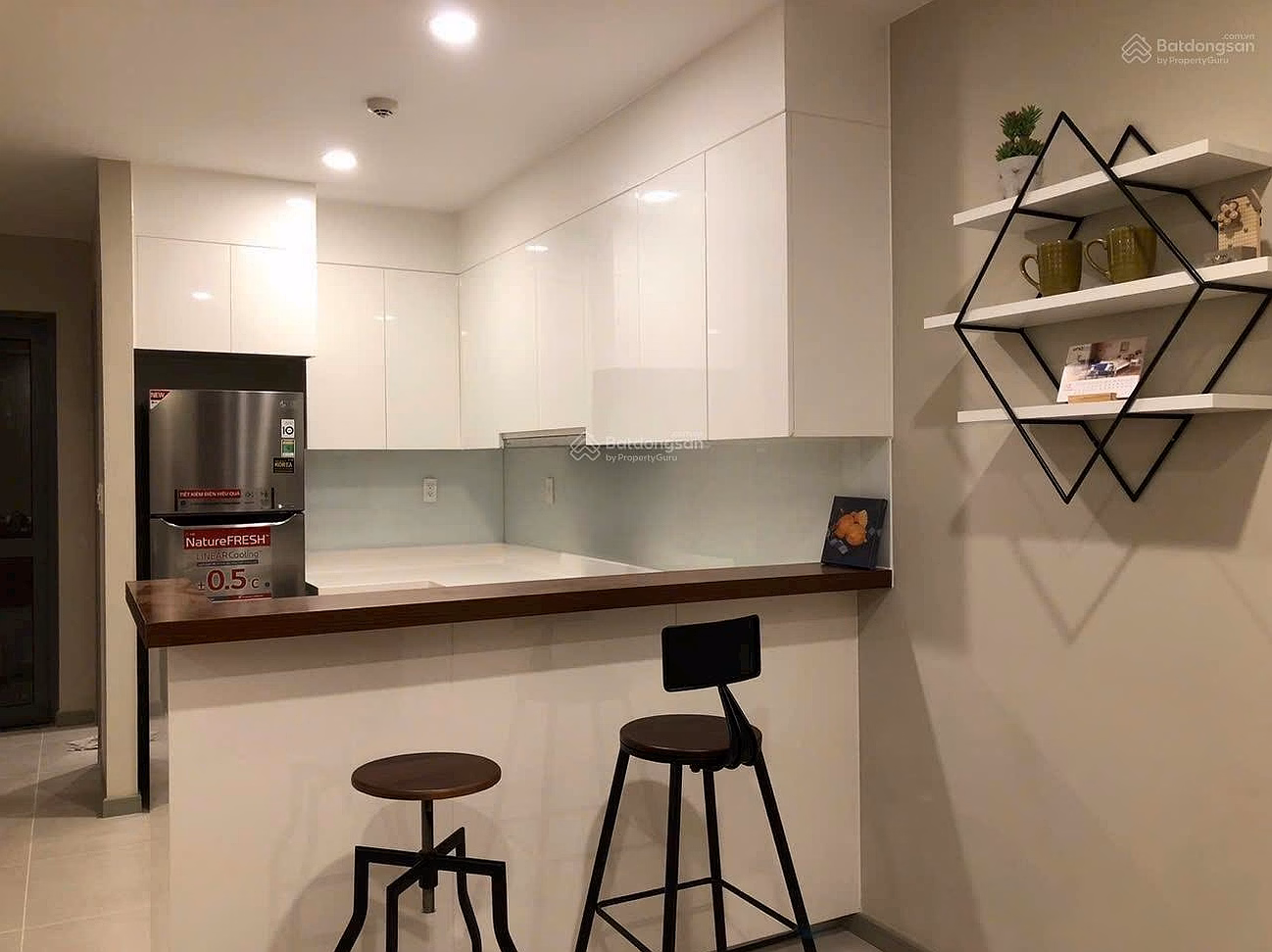 Selling Lu Gia Plaza apartment 100m2, 3 bedrooms, 2 bathrooms, balcony, corner apartment, main owner. Selling price: 6 billion with reduced price