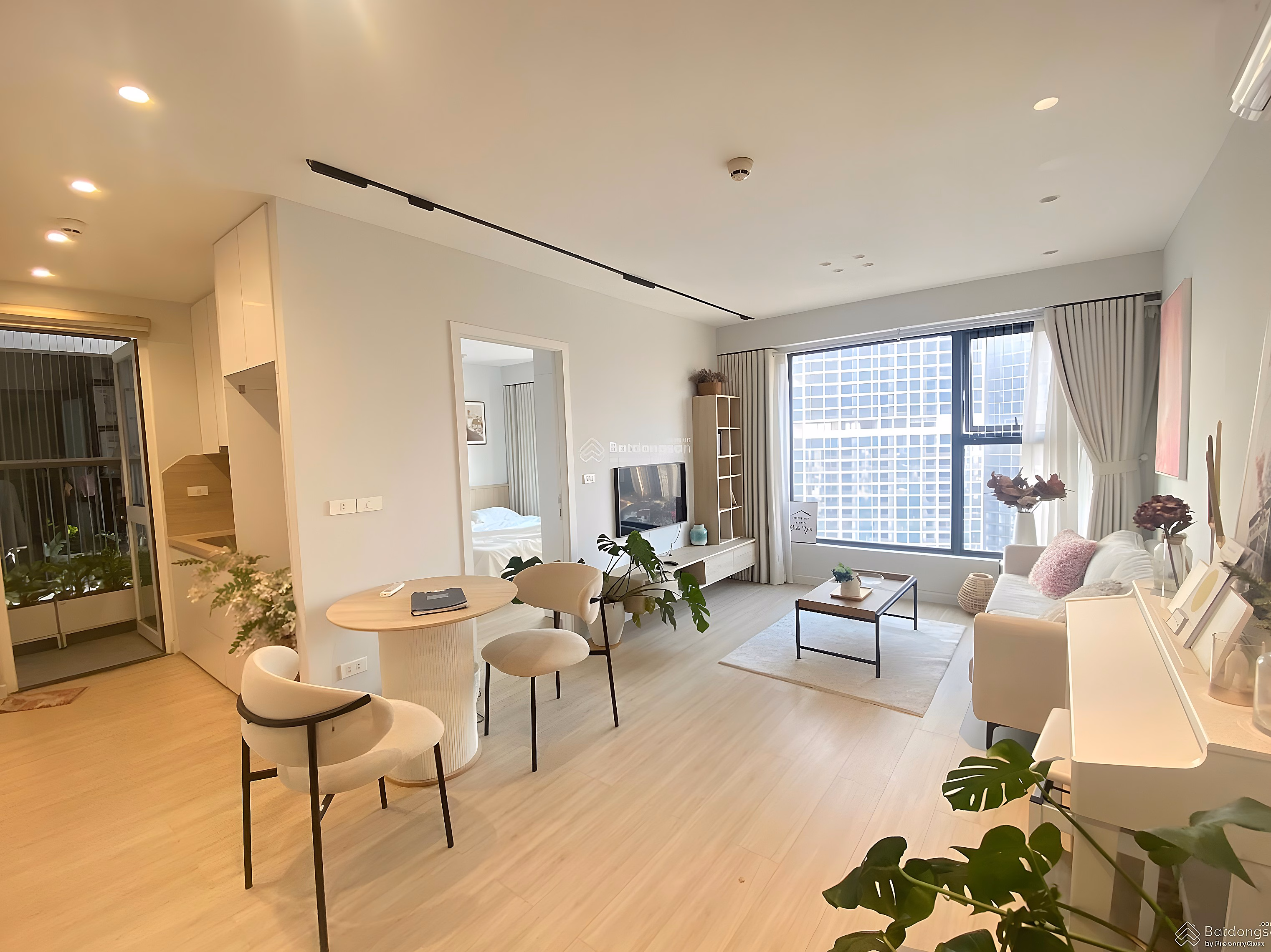 Apartment for sale in building A6 Trung Hoa, Dong Da, 50m2, 3.9 billion, 2 bedrooms 1 office, red book, full beautiful furniture.