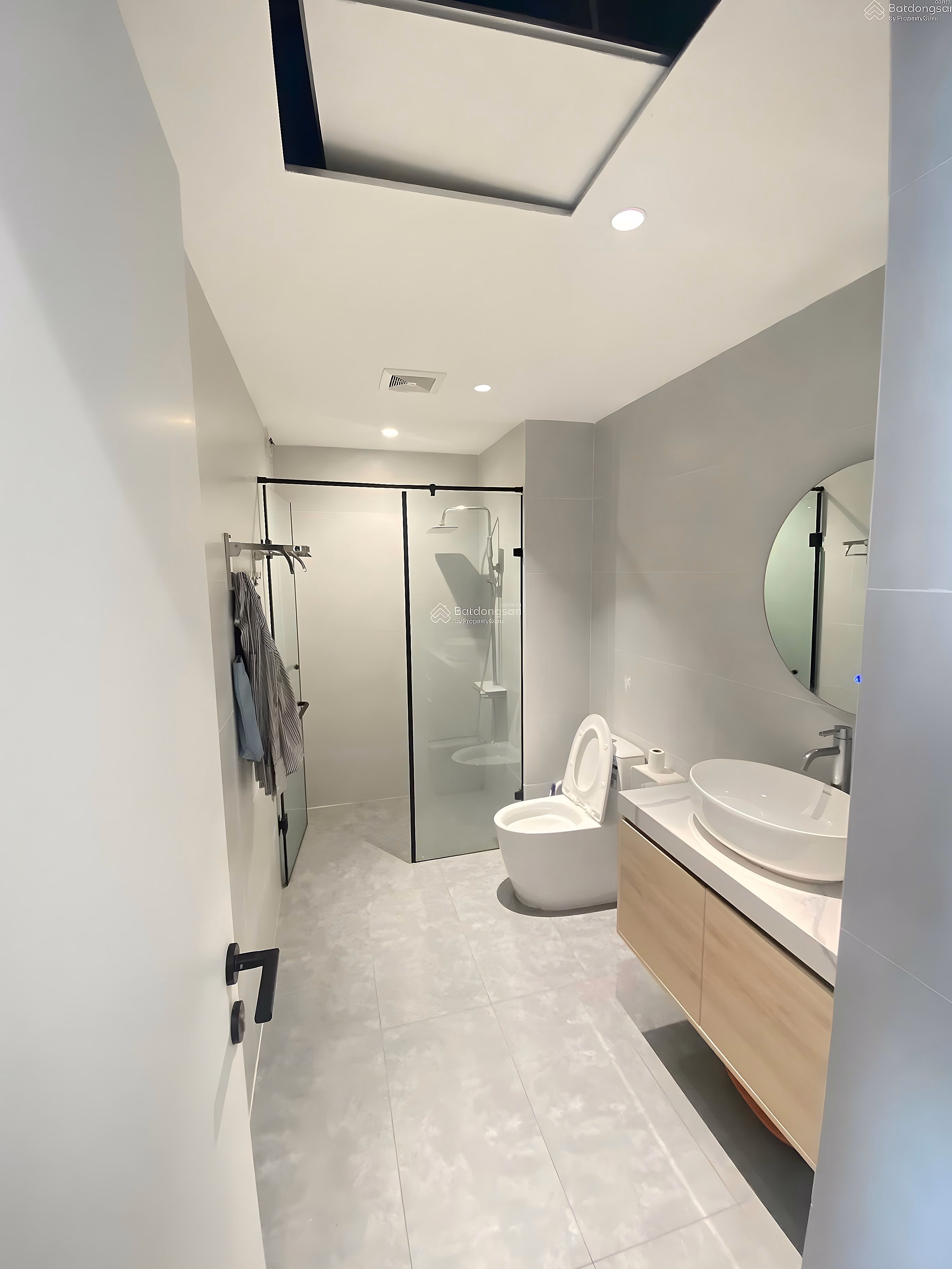 Apartment for sale in building A6 Trung Hoa, Dong Da, 50m2, 3.9 billion, 2 bedrooms 1 office, red book, full beautiful furniture