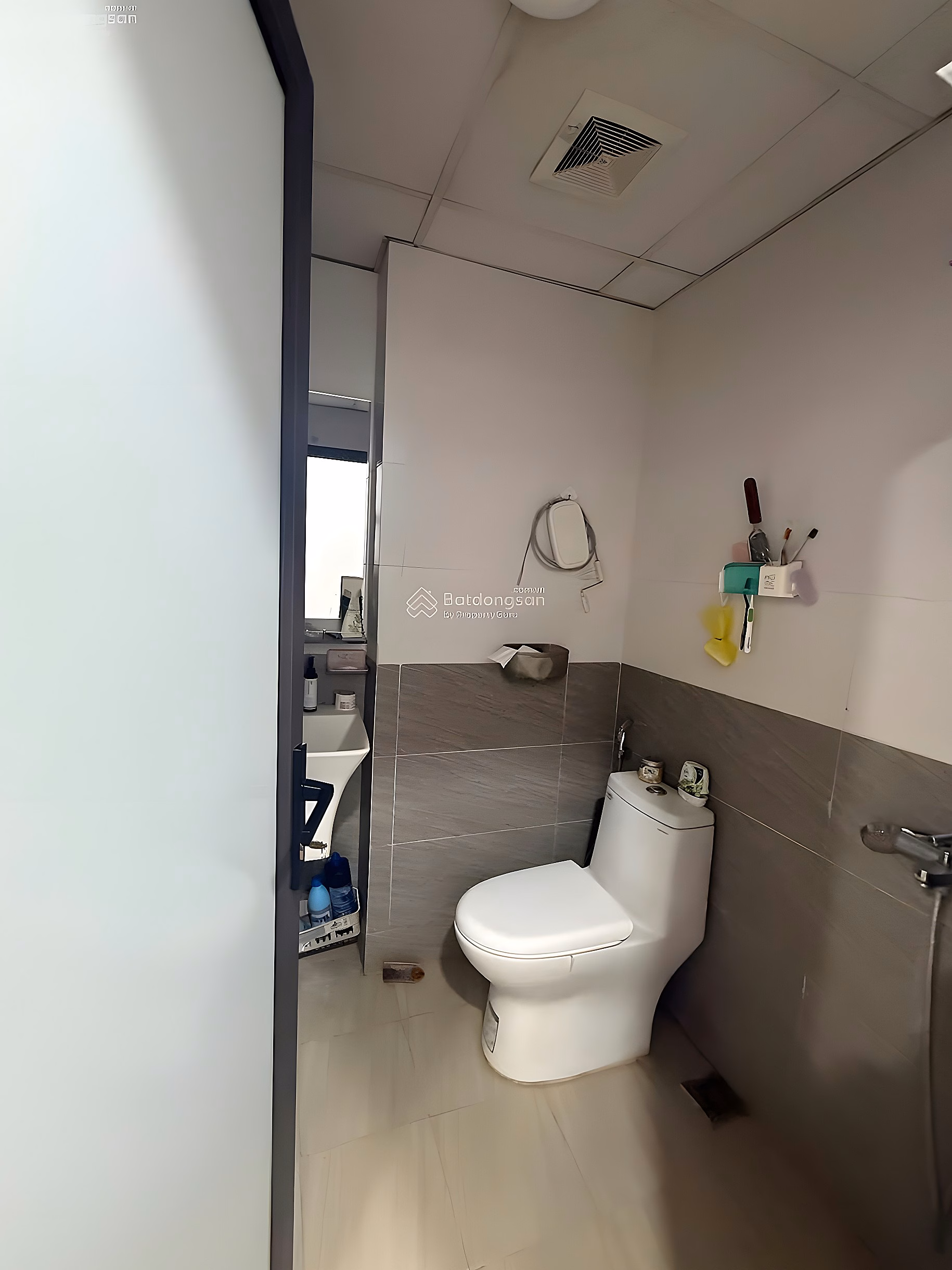 The owner needs to sell the RUBY CT3 apartment - FLOOR 15 - Fully furnished - PHU LOI STREET VIEW. 56m2