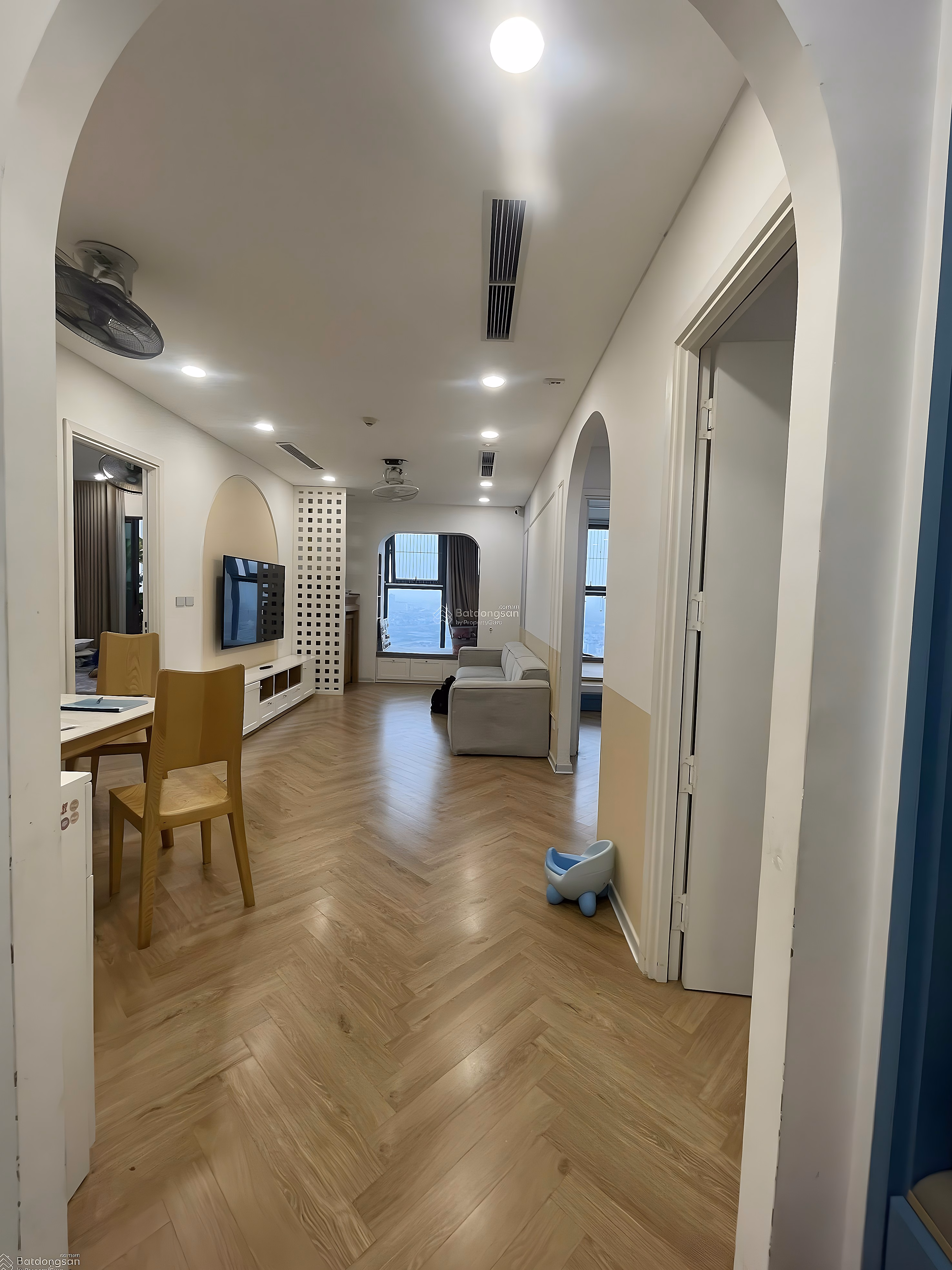 Ecogreen City apartment for sale, corner apartment with 2 open spaces, beautiful house right next door, west direction of Tu Trach