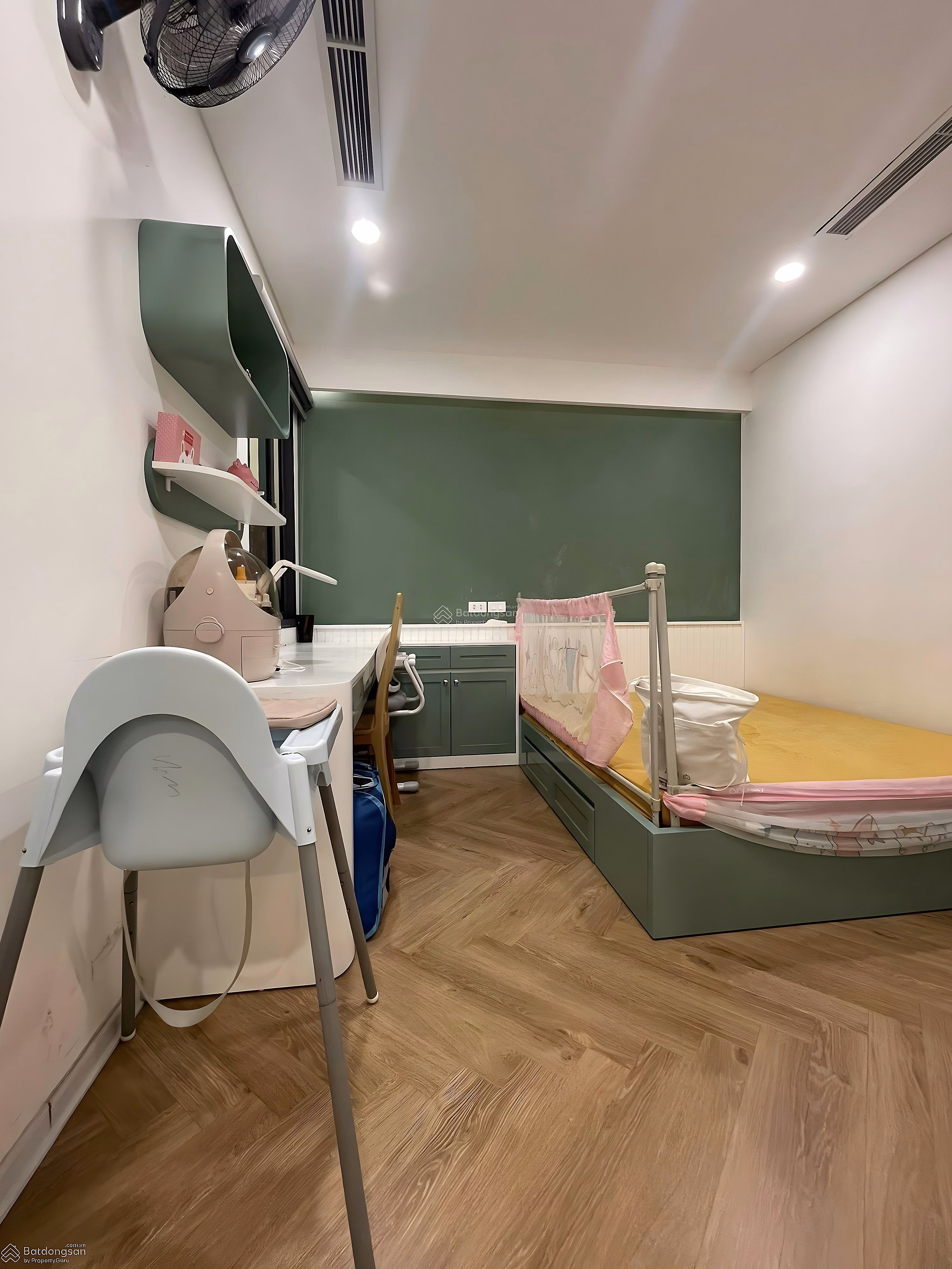 Ecogreen City apartment for sale, corner apartment with 2 open spaces, beautiful house right next door, west direction of Tu Trach