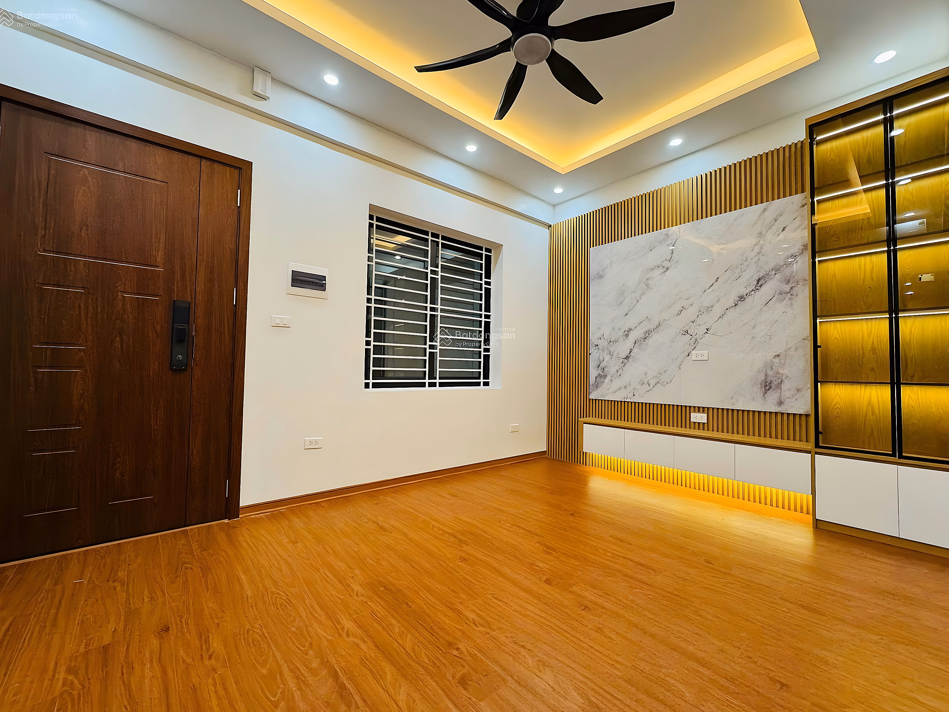 Apartment for sale in building A6 Nguyen Chanh, Thanh Xuan, 50m2, 3.9 billion, 2 bedrooms, 1 living room, red book, full beautiful furniture.