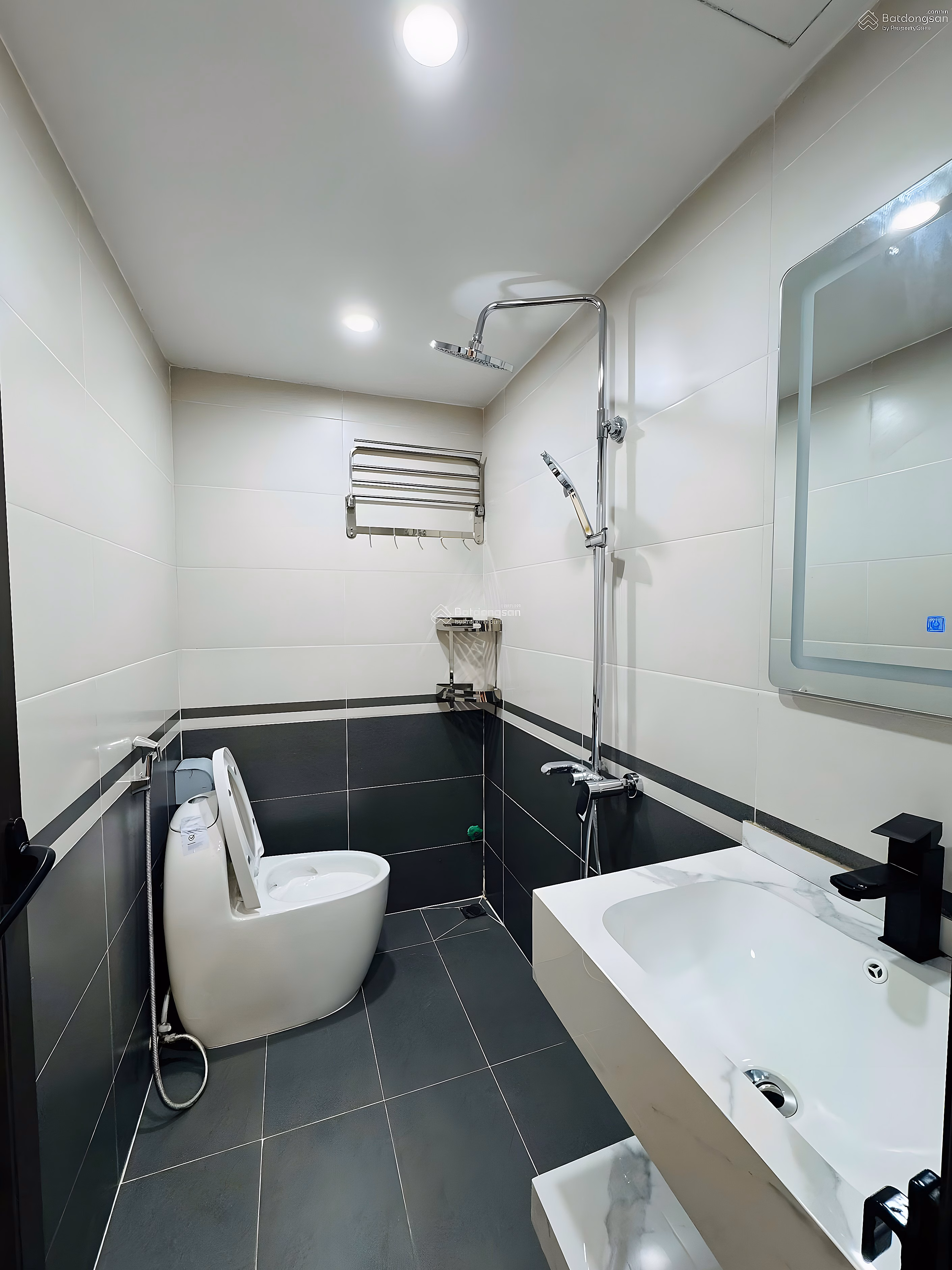 Apartment for sale in building A6 Nguyen Chanh, Thanh Xuan, 50m2, 3.9 billion, 2 bedrooms, 1 living room, red book, full beautiful furniture