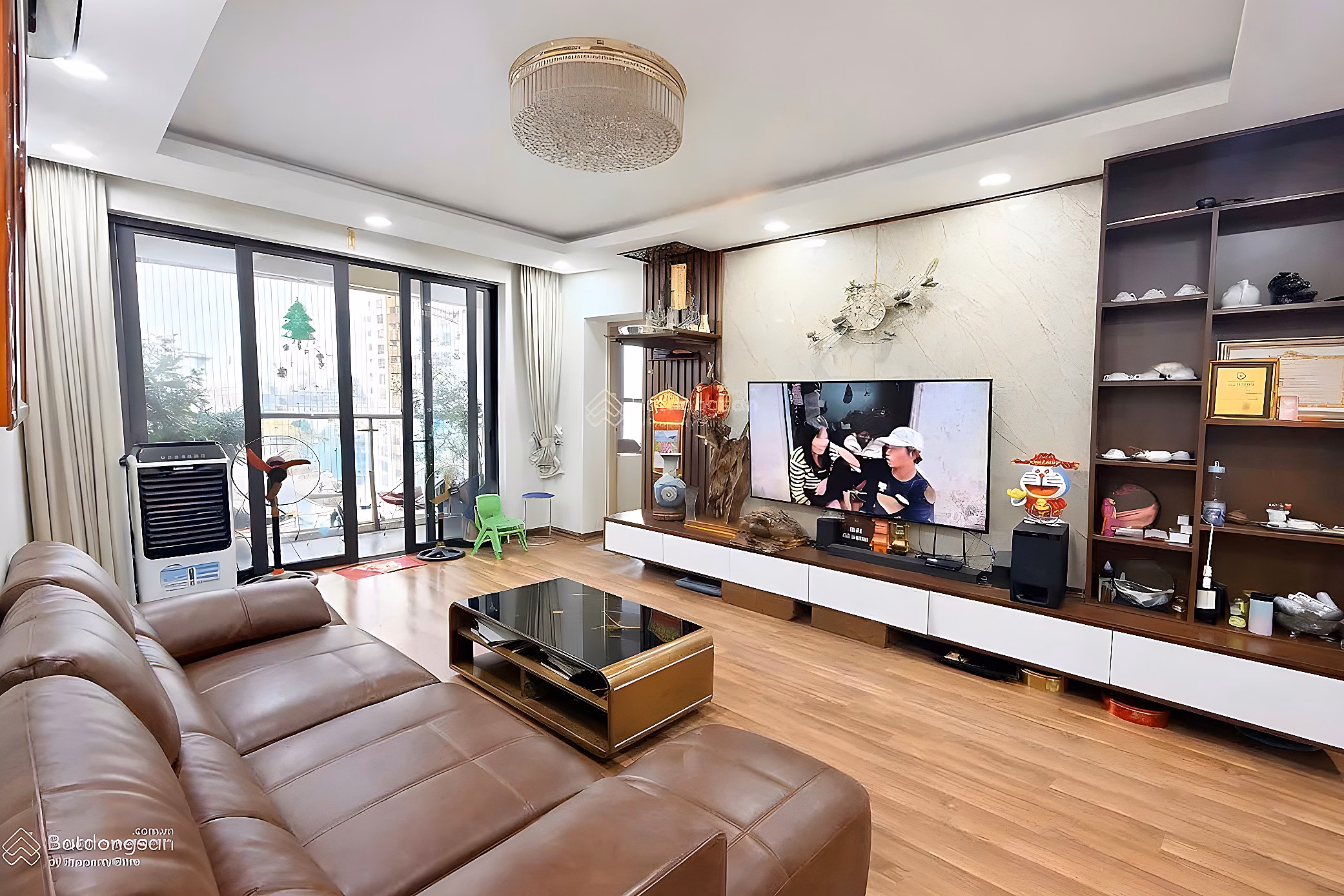 Sun Square apartment for sale at 21 Le Duc Tho, beautiful house right next door, very nice middle floor,