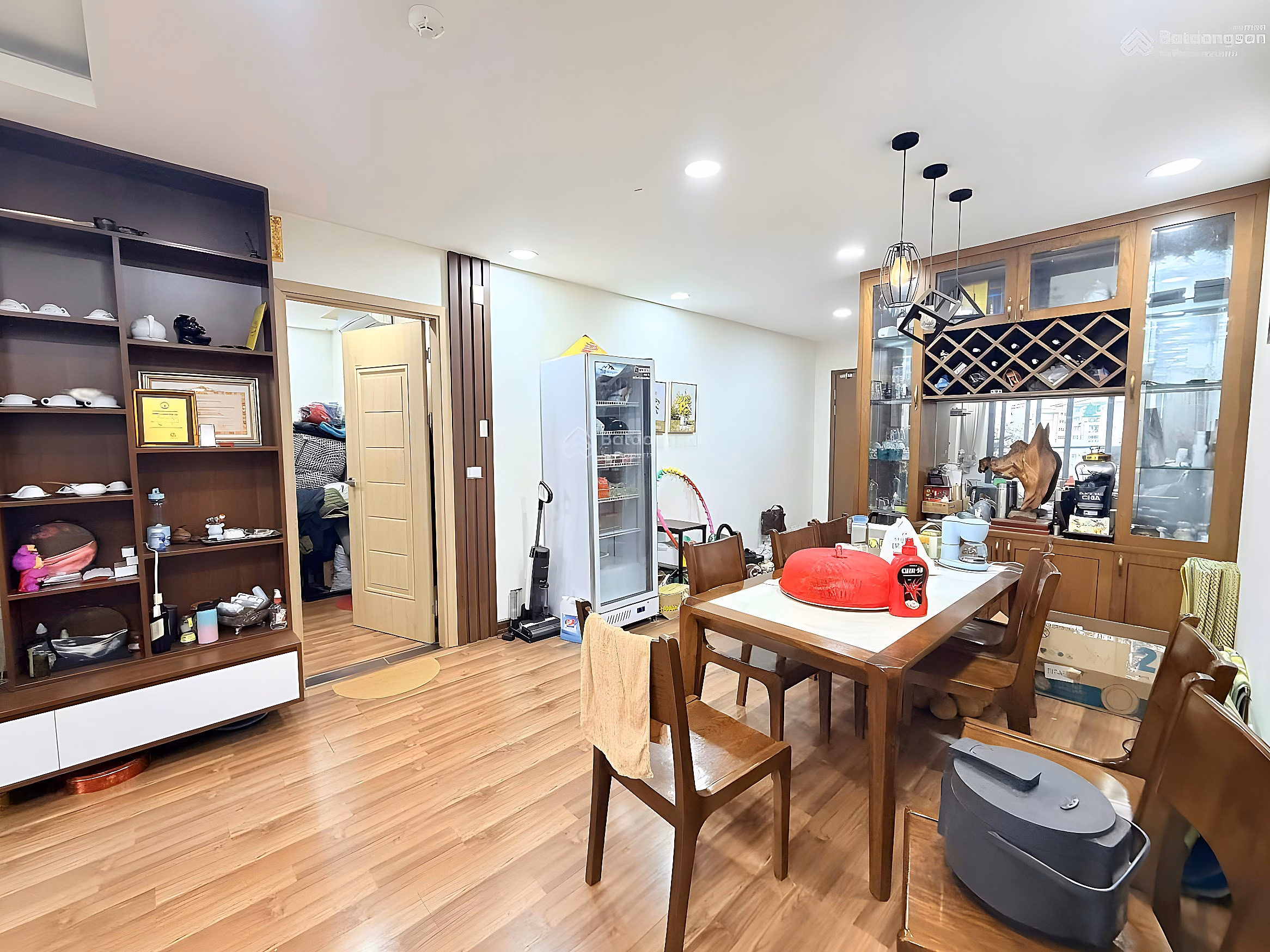 Sun Square apartment for sale at 21 Le Duc Tho, beautiful house right next door, very nice middle floor