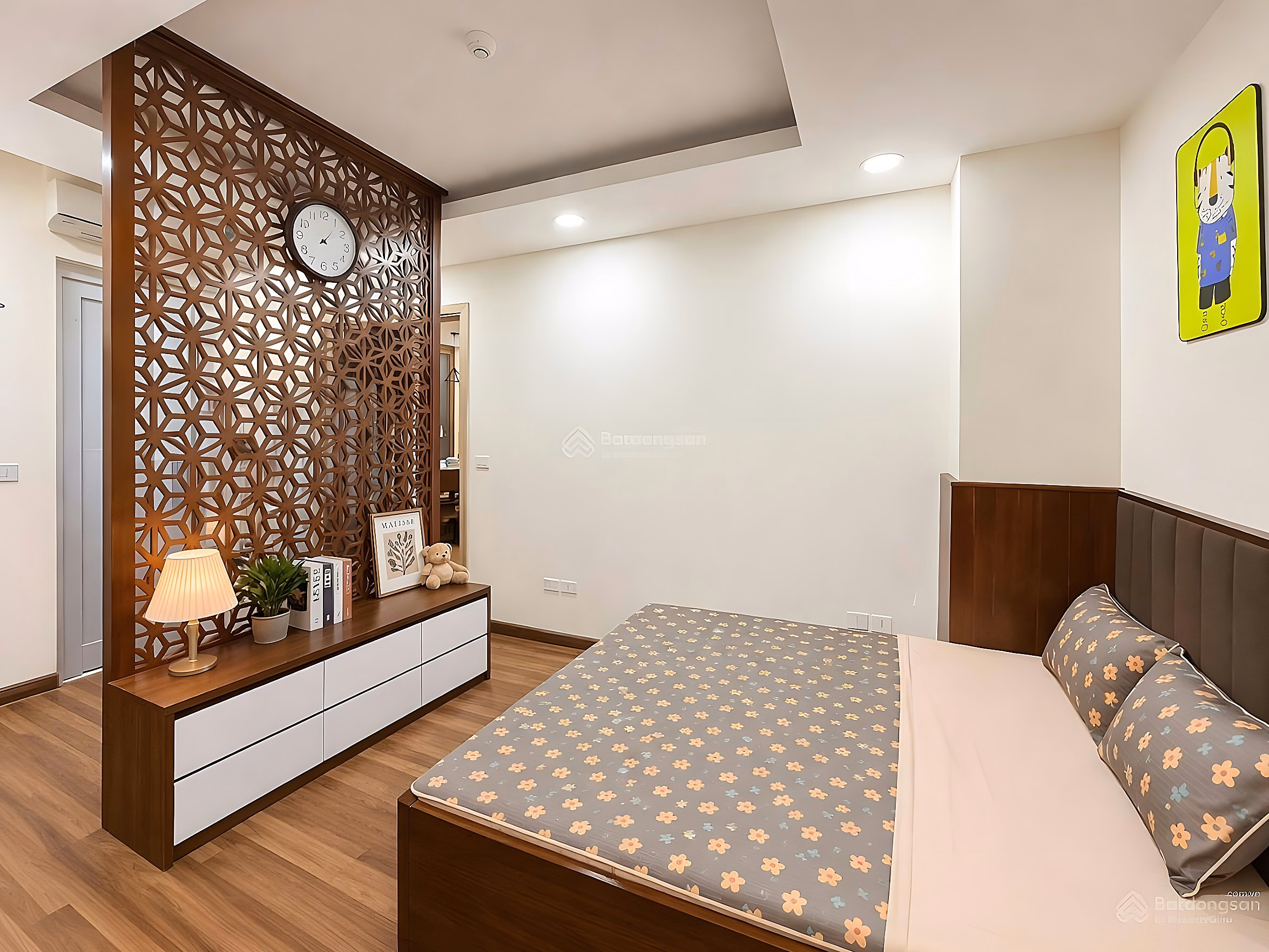 Sun Square apartment for sale at 21 Le Duc Tho, beautiful house right next door, very nice middle floor