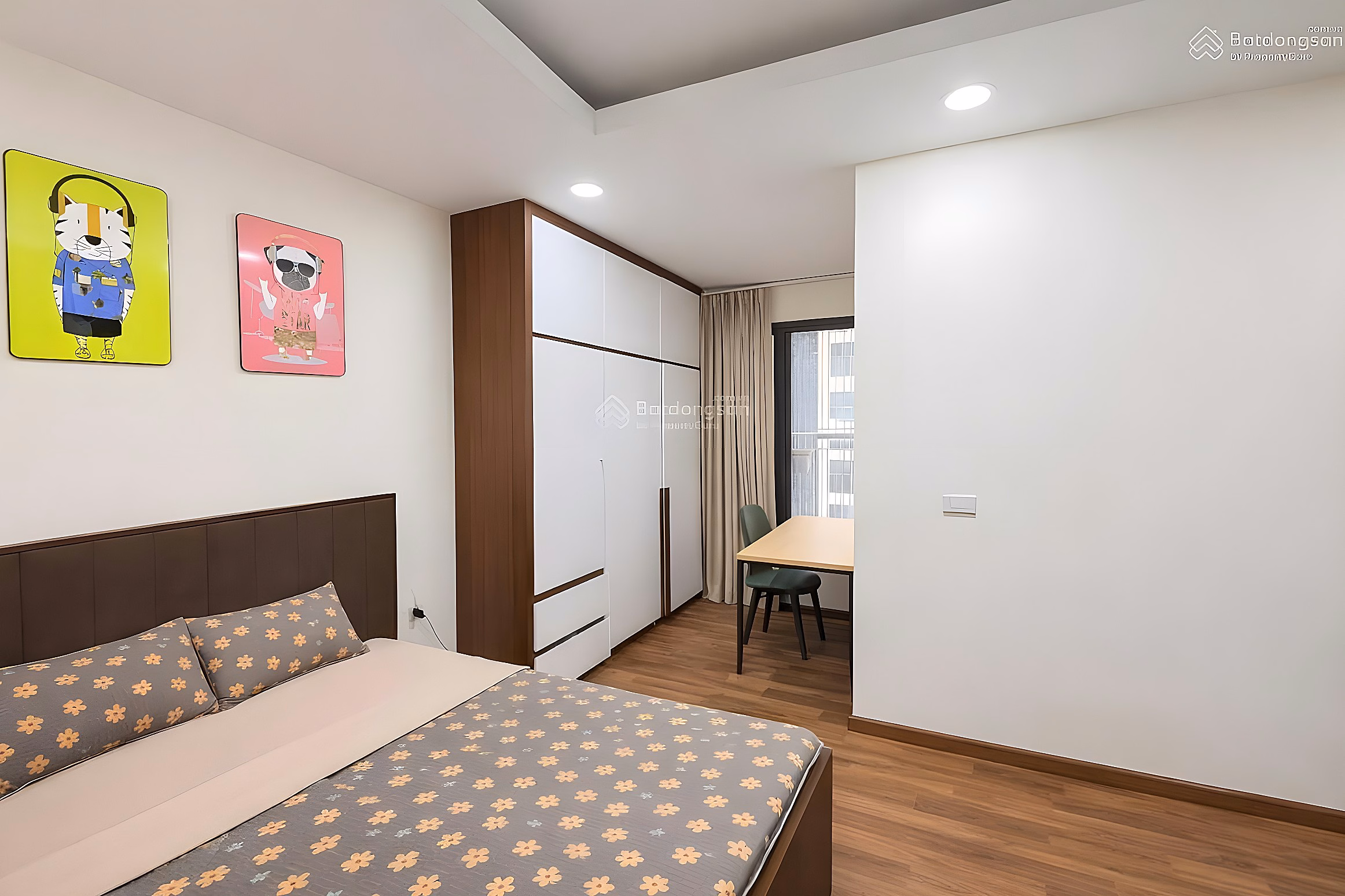 Sun Square apartment for sale at 21 Le Duc Tho, beautiful house right next door, very nice middle floor