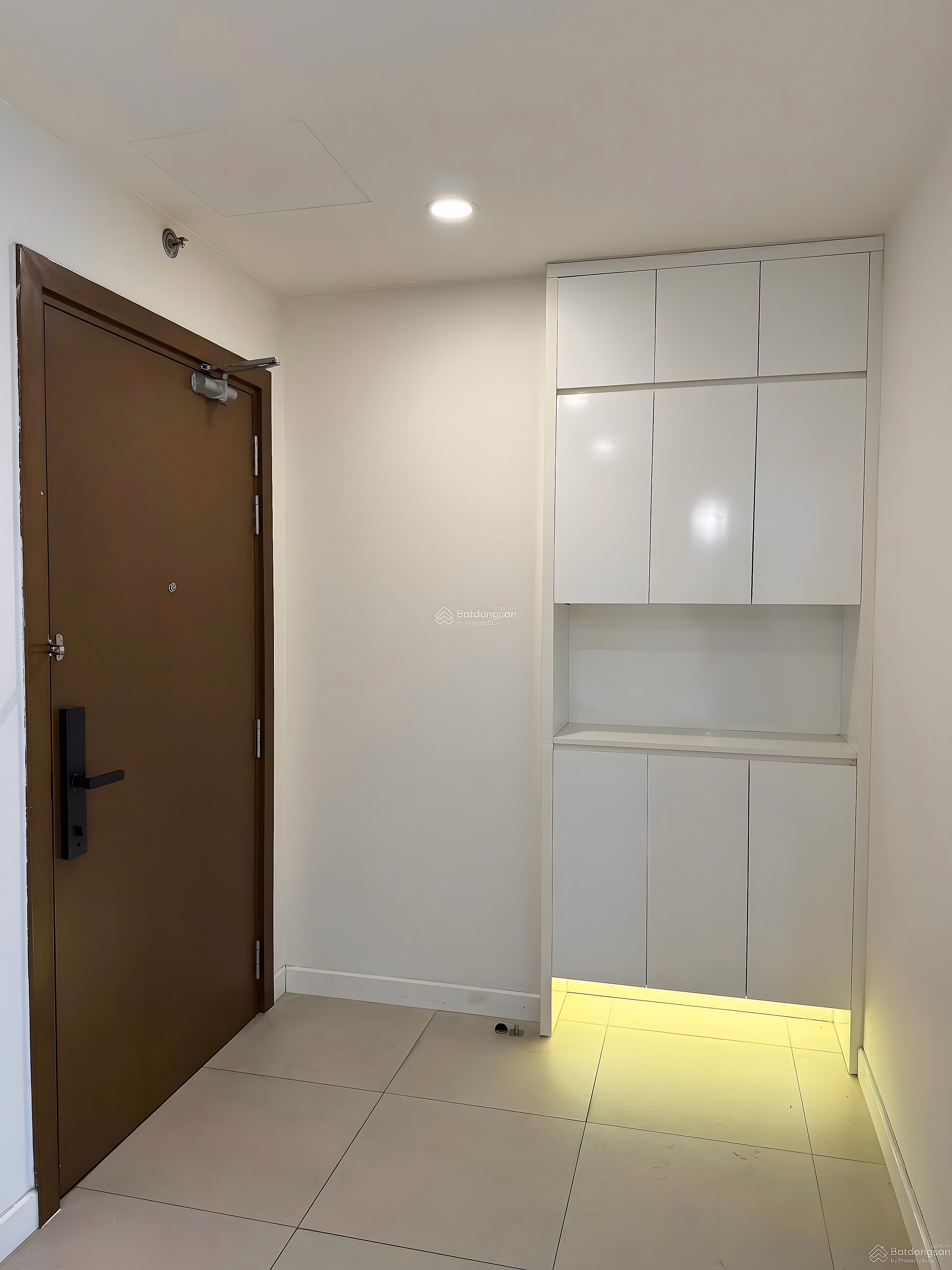 APARTMENT FOR SALE 118M² HIGH FLOOR NOVO KOSMO TAY HO BUILDING, XUAN LA, HANOI