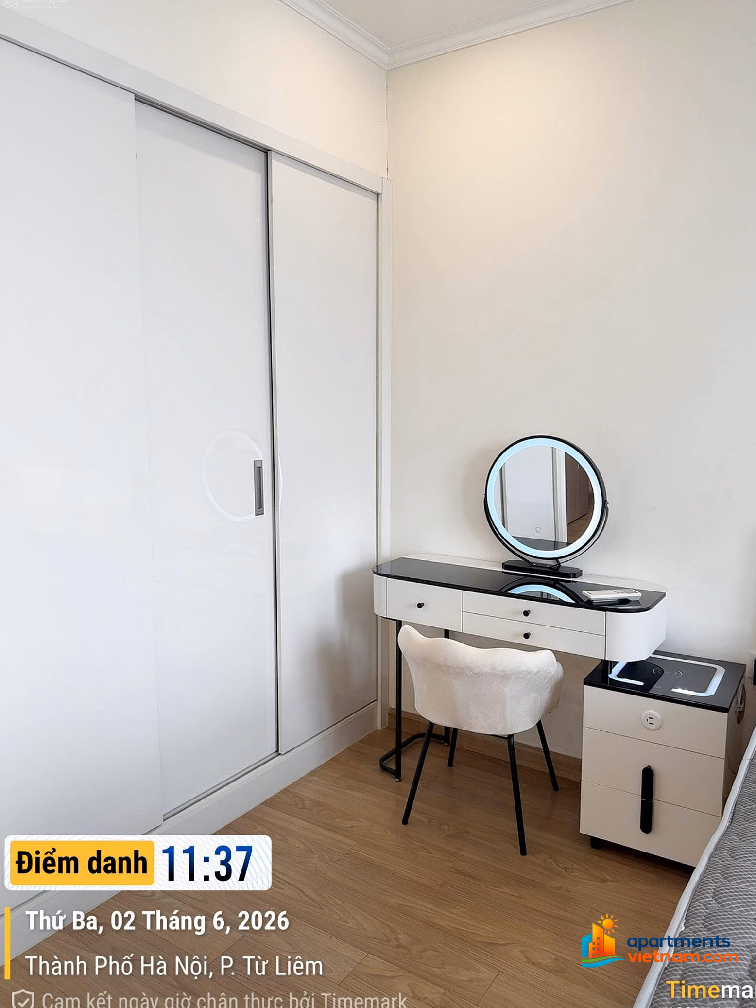 Tuan specializes in Vinhomes - 2-bedroom apartment with beautiful interior like the photo. Many options available. (There are car slots)