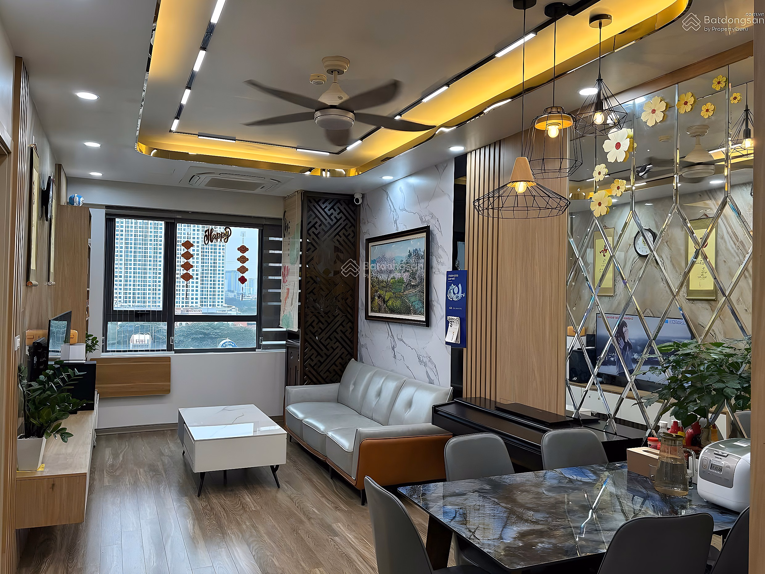 Selling 2-bedroom apartment, area 70m, full beautiful furniture, price 5.5 billion Thai Ha apartment Ministry of Public Security Pham Van Dong